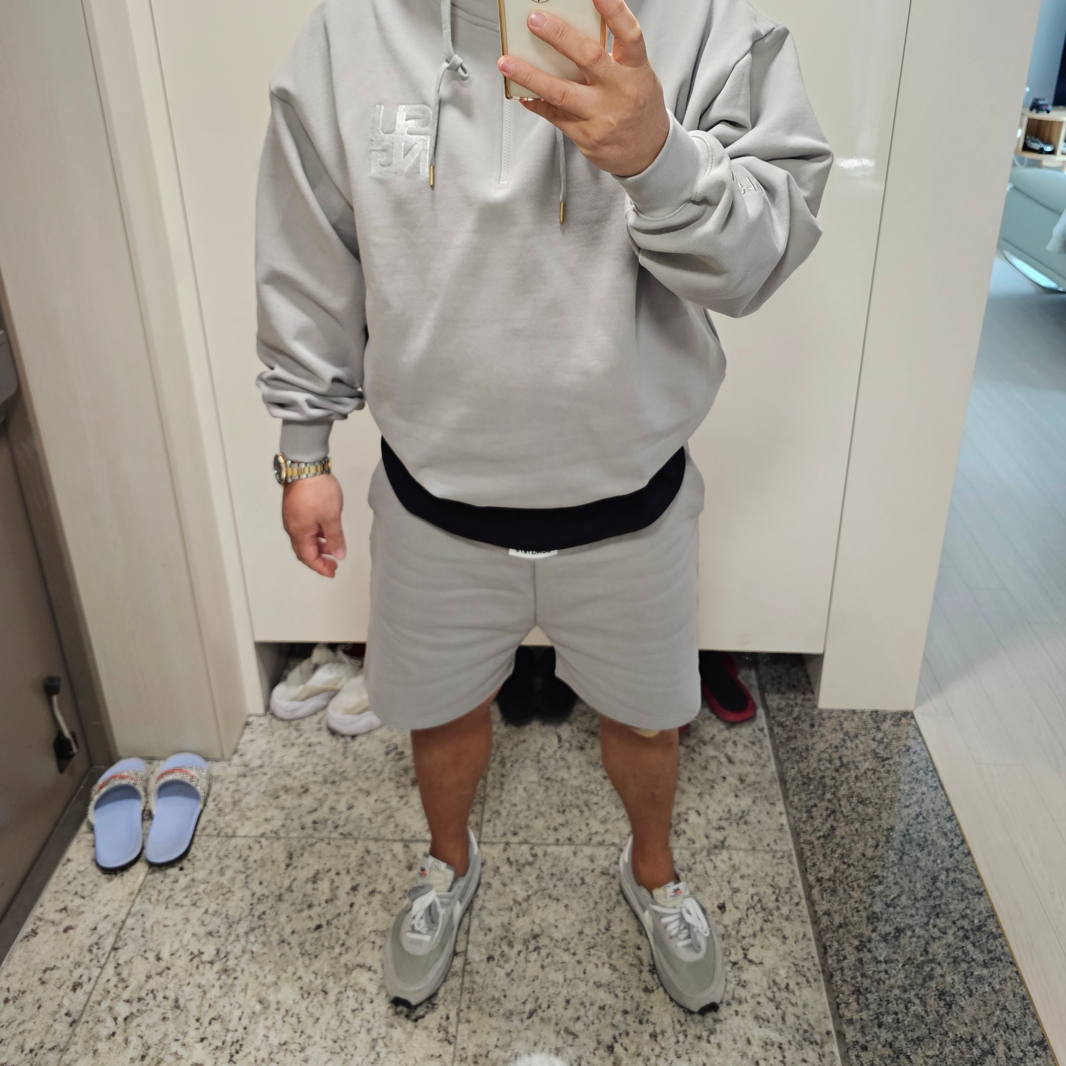 Nike x Sacai x Fragment LDWaffle Light Smoke Grey, Adidas Yeezy Slide Pure - Re-Release Ver. 착용 스타일 - 1