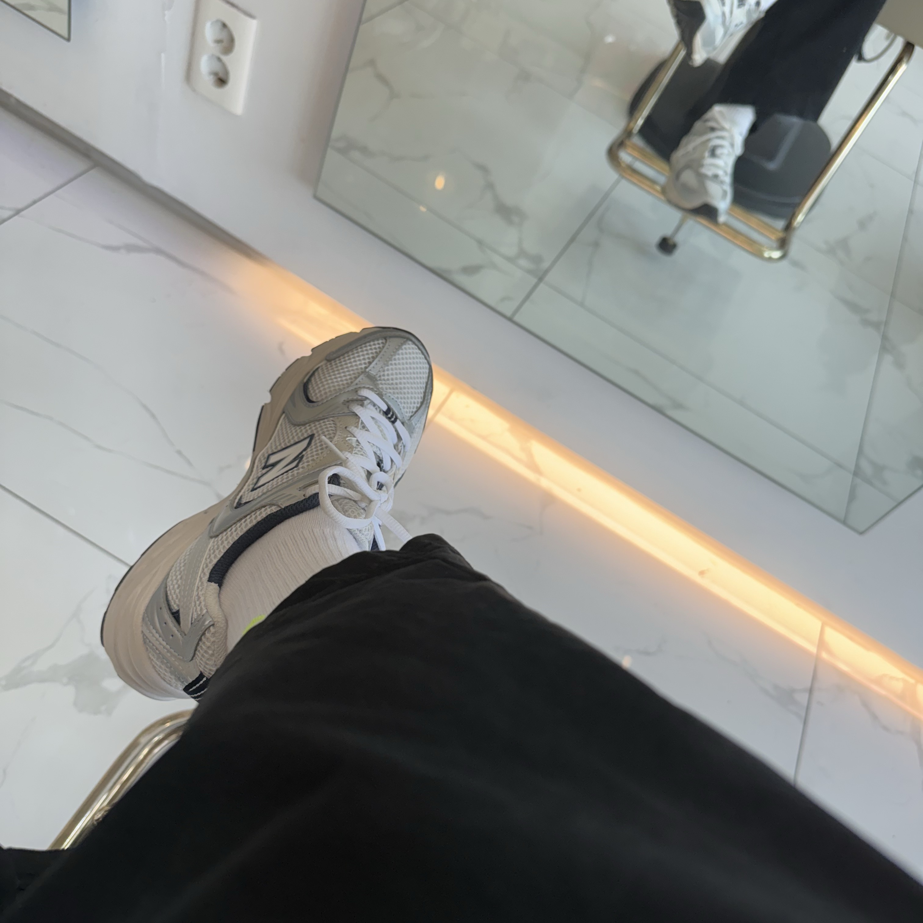 New Balance 530 Steel Grey 착용 스타일