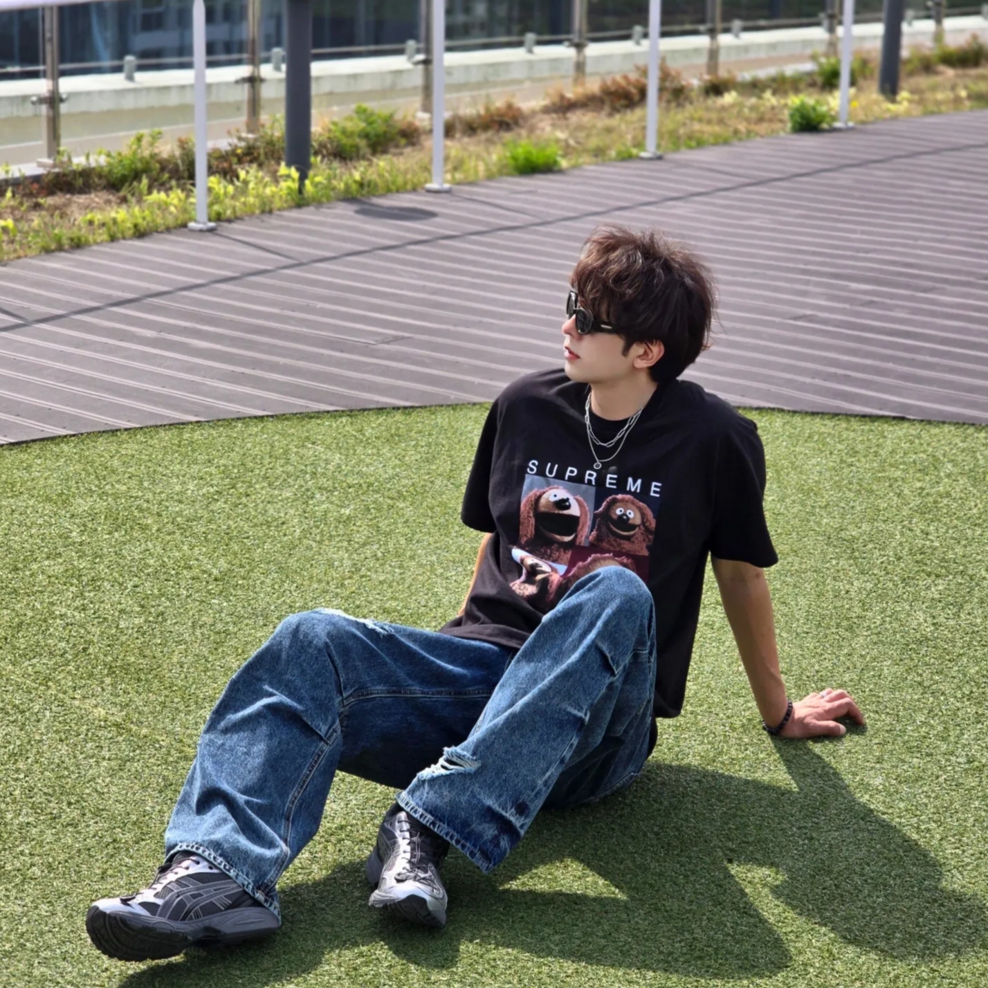 Supreme Rowlf T-Shirt Black - 24SS, Asics x Unaffected Gel-Kayano 14 Silver Moon 착용 스타일 - 3