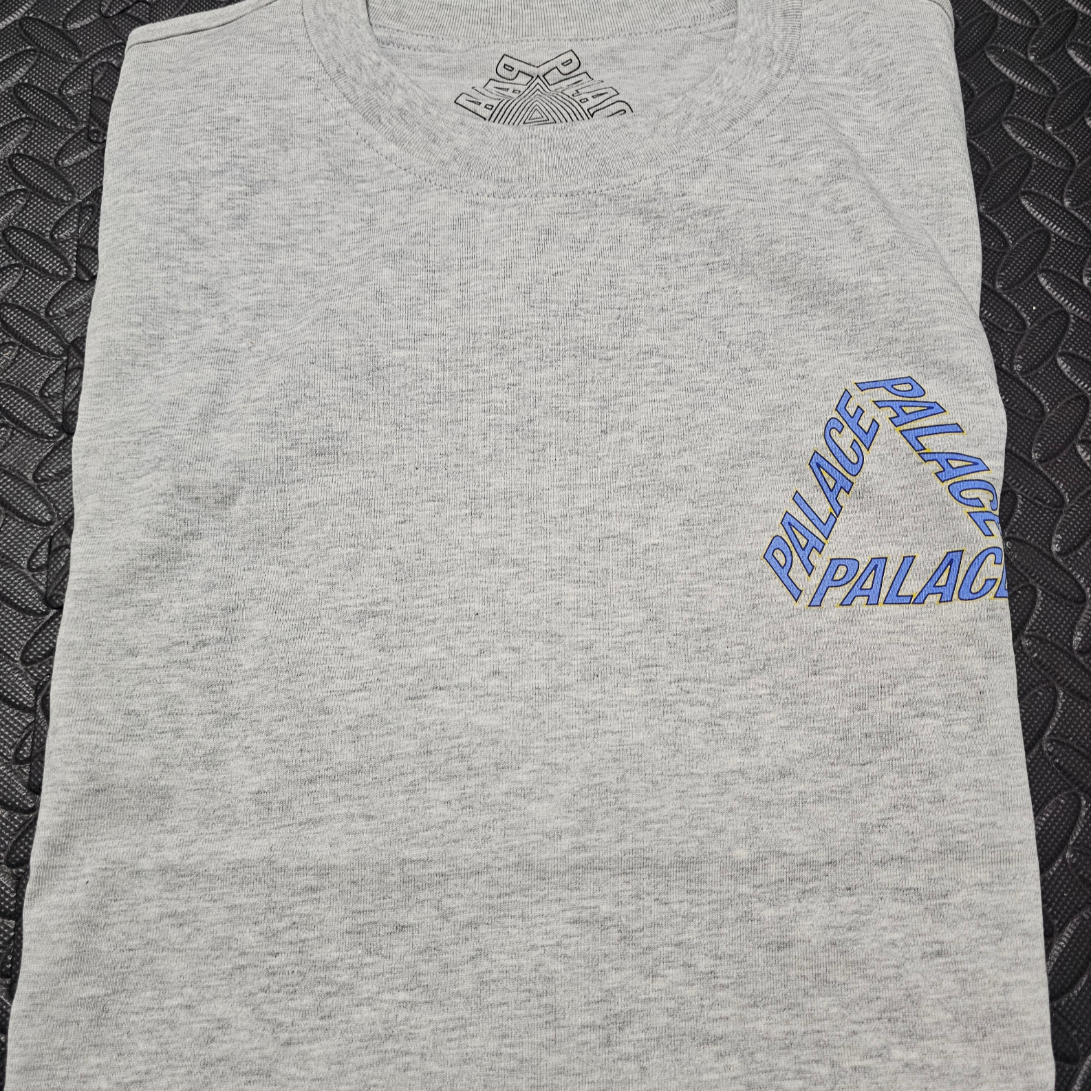 Palace Demon P3 T-Shirt Grey Marl - 23FW 착용 스타일 - 1