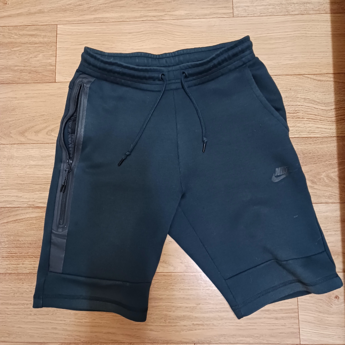 Nike NSW Tech Fleece Slim-Fit Joggers Dark Grey Heather - Asia, Nike NSW Tech Fleece Shorts Black - US/EU 착용 스타일 - 2
