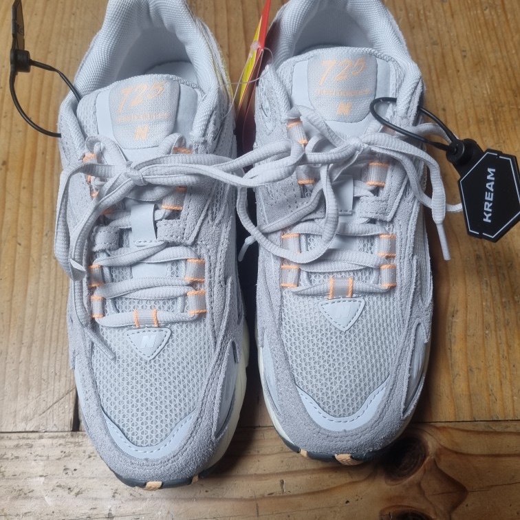 New Balance 725 Ivory 착용 스타일