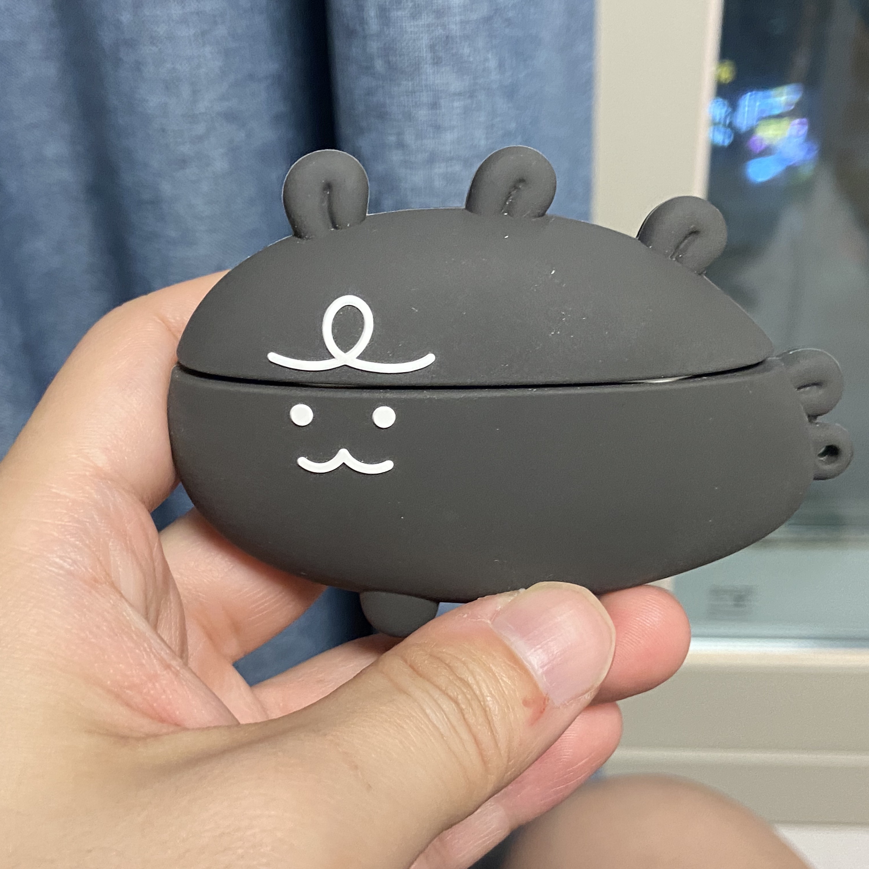 IAB Studio x Niniz AirPods Pro Case Black 착용 스타일 - 1