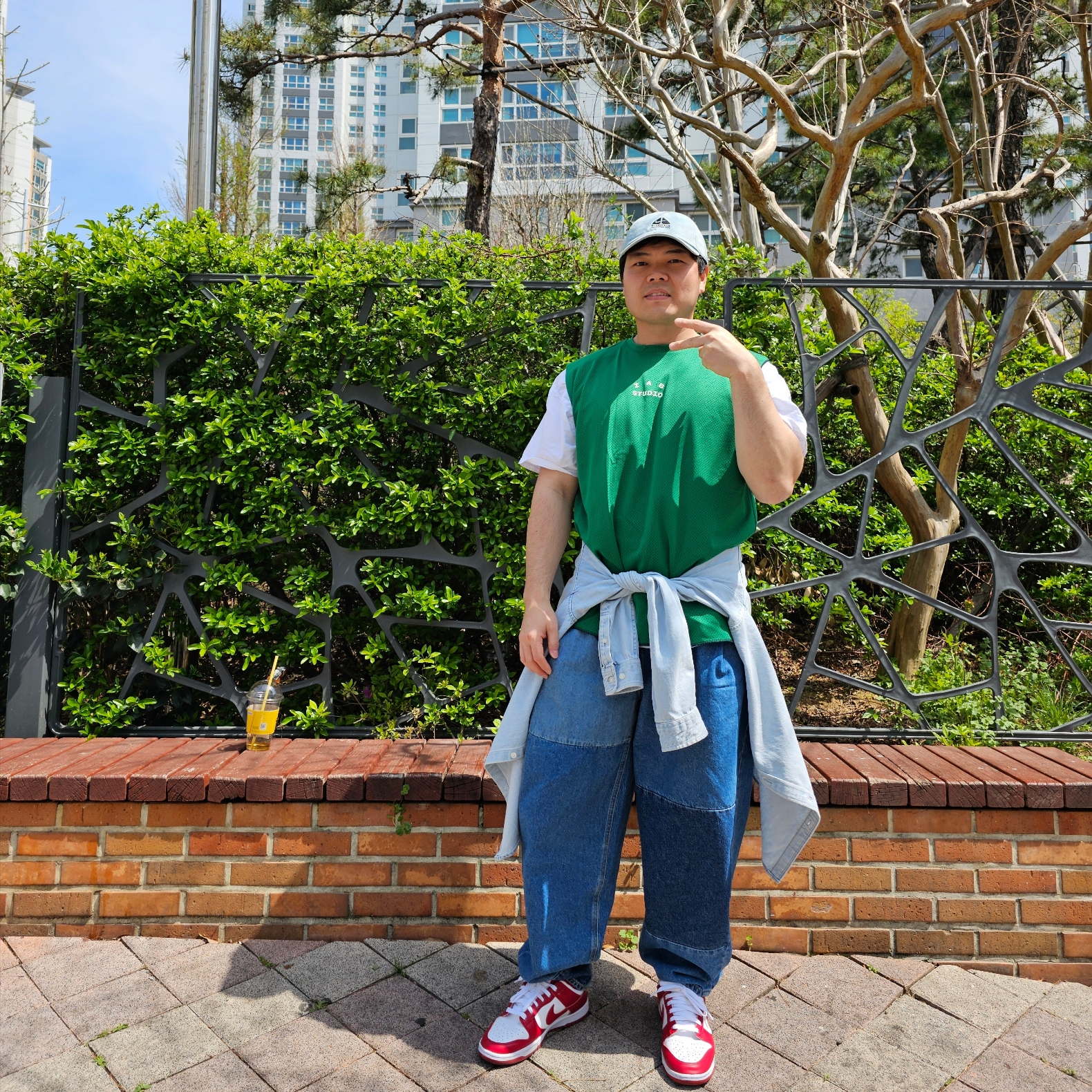 Supreme x Nike ACG Denim 6-Panel Washed Blue - 22FW, Zara x Ader Error Barrel Leg Jeans Blue 착용 스타일 - 1