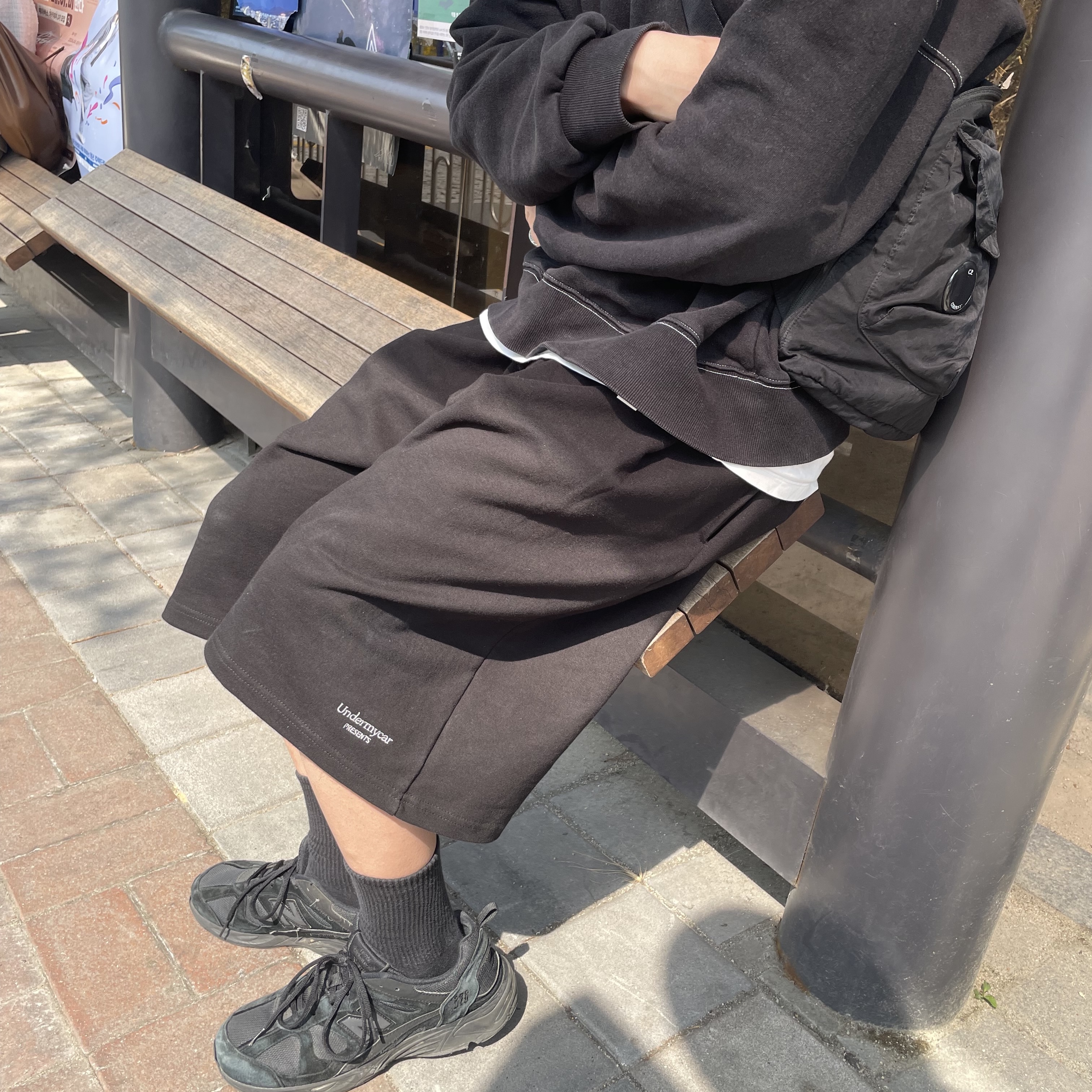 Undermycar Mu.16 Anti Fxxking Logo Play Oversized One Tuck Sweat Shorts Black, C.P. Company Nylon B Single Strap Rucksack Total Eclipse Blue - 23FW 착용 스타일 - 1