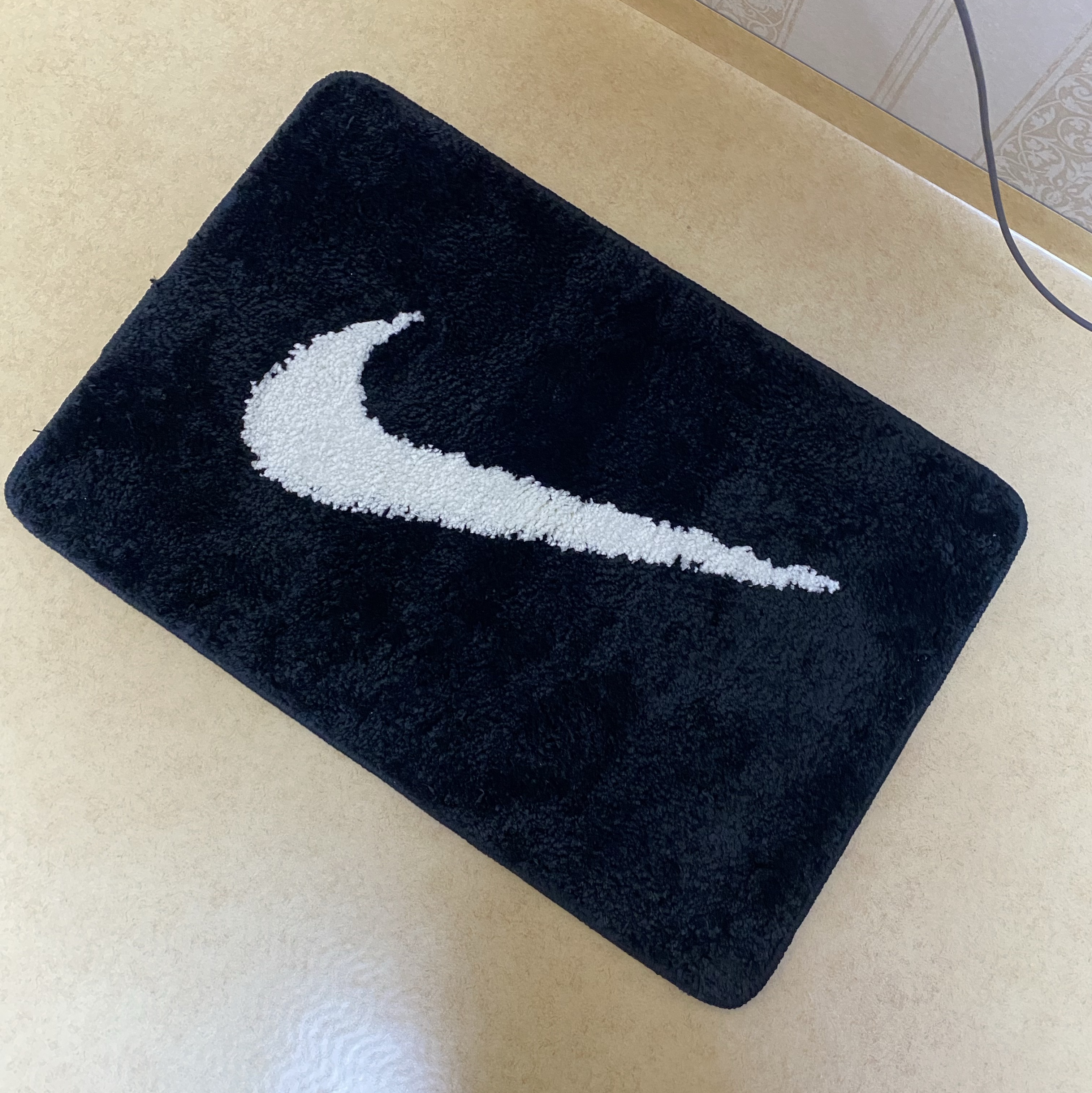 Nike Swoosh Rug Black White 착용 스타일