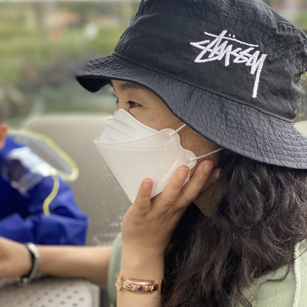 Nike x Stussy Bucket Hat Black, Nike x Stussy Water Shorts Habanero Red 착용 스타일 - 1