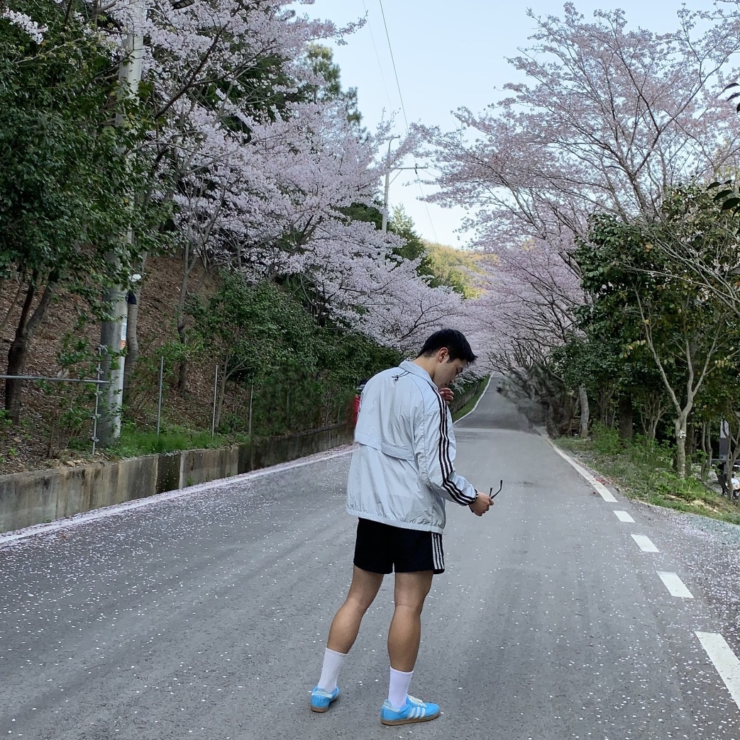 Adidas x Sporty & Rich Samba Blue Rush Cream White, Adidas x Wales Bonner Statement Nylon Track Top Blue Tint - US Sizing 착용 스타일 - 1