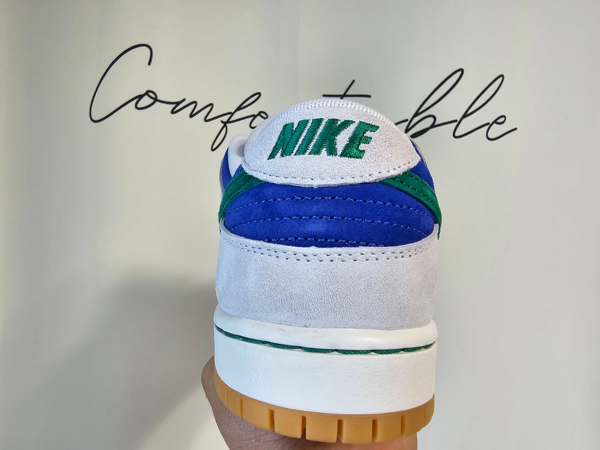 Nike SB Dunk Low Pro Phantom and Hyper Royal 착용 스타일 - 3