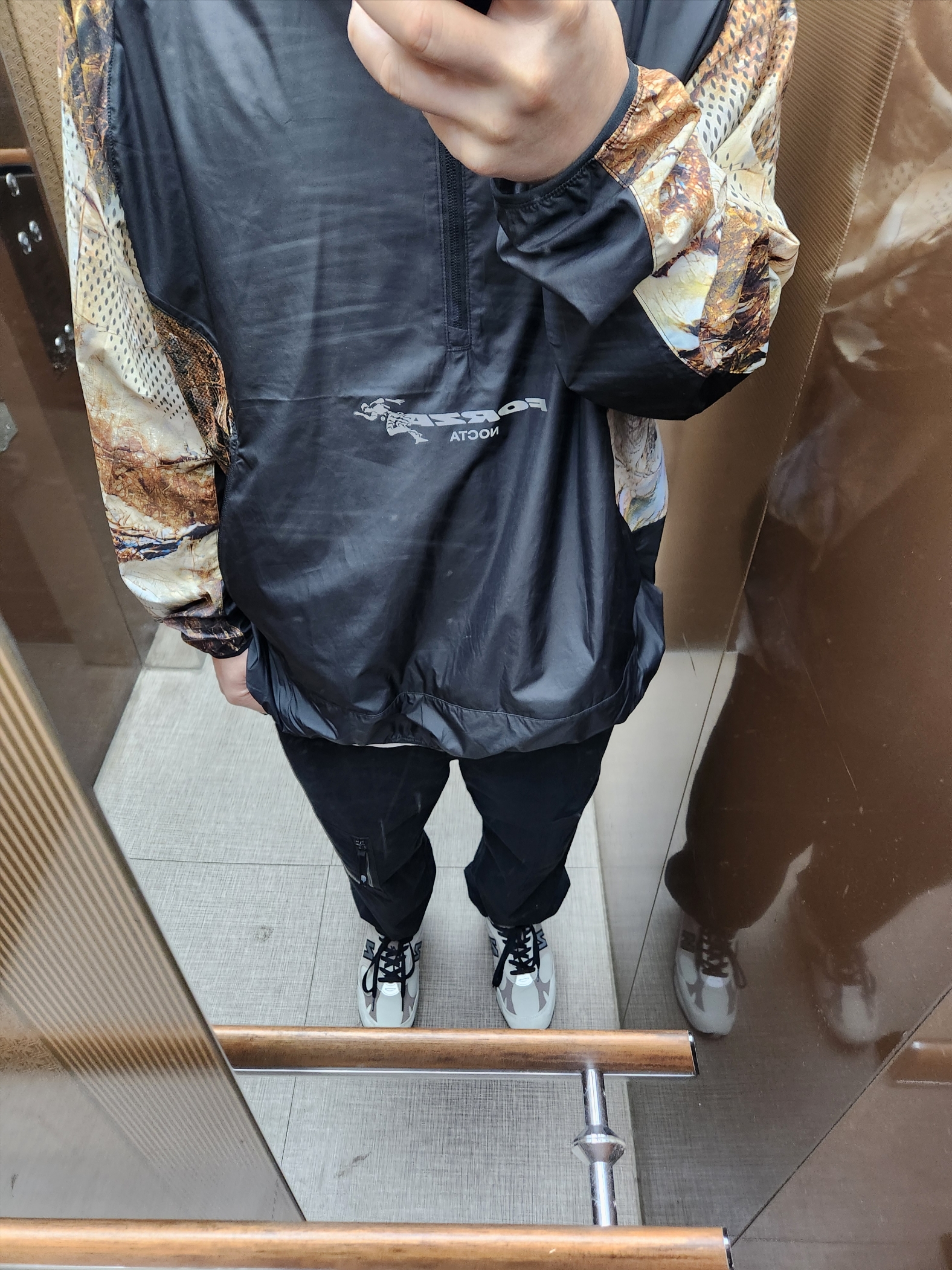 Nike x Drake Nocta NRG Running Jacket Black Baroque Brown (FJ3009-010), New Balance 991 Made in UK Cream Beige 착용 스타일 - 1