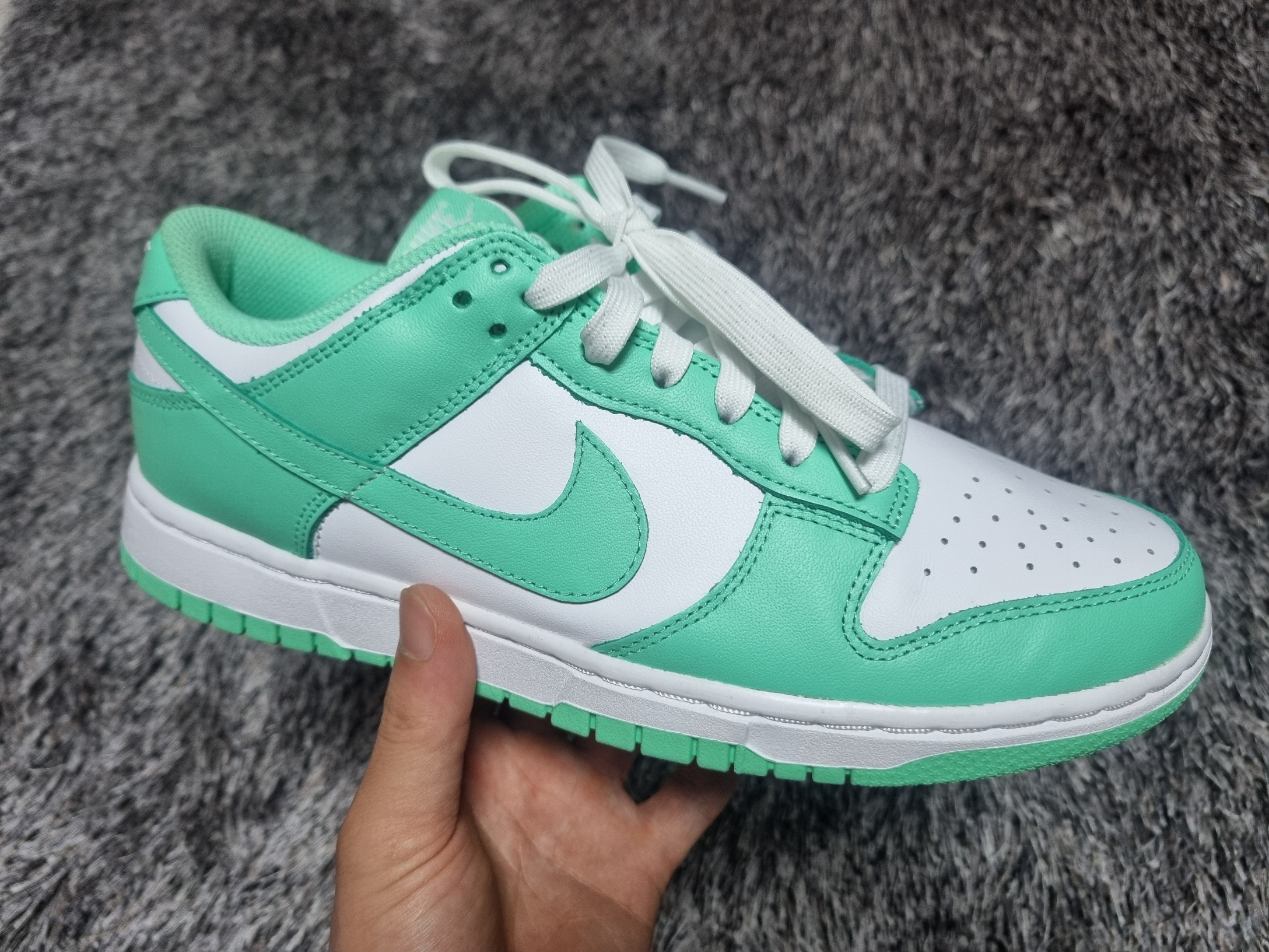 (W) Nike Dunk Low Green Glow 착용 스타일