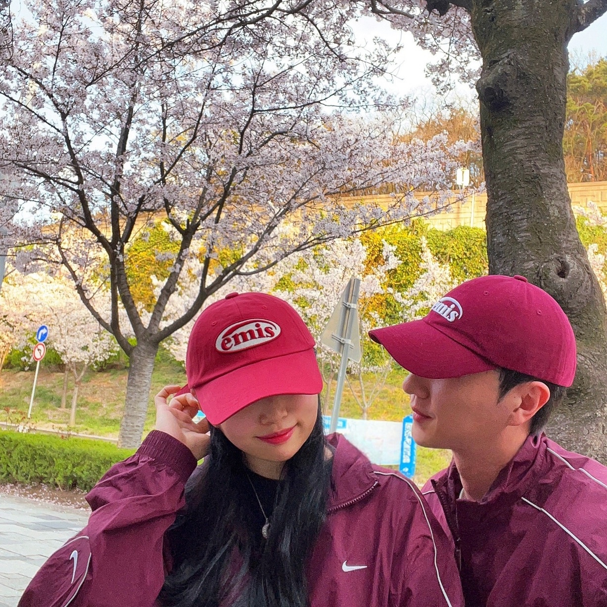Nike NSW Solo Swoosh Woven Track Jacket Night Maroon - Asia, Emis Tone On Tone Wappen Ball Cap Red 착용 스타일