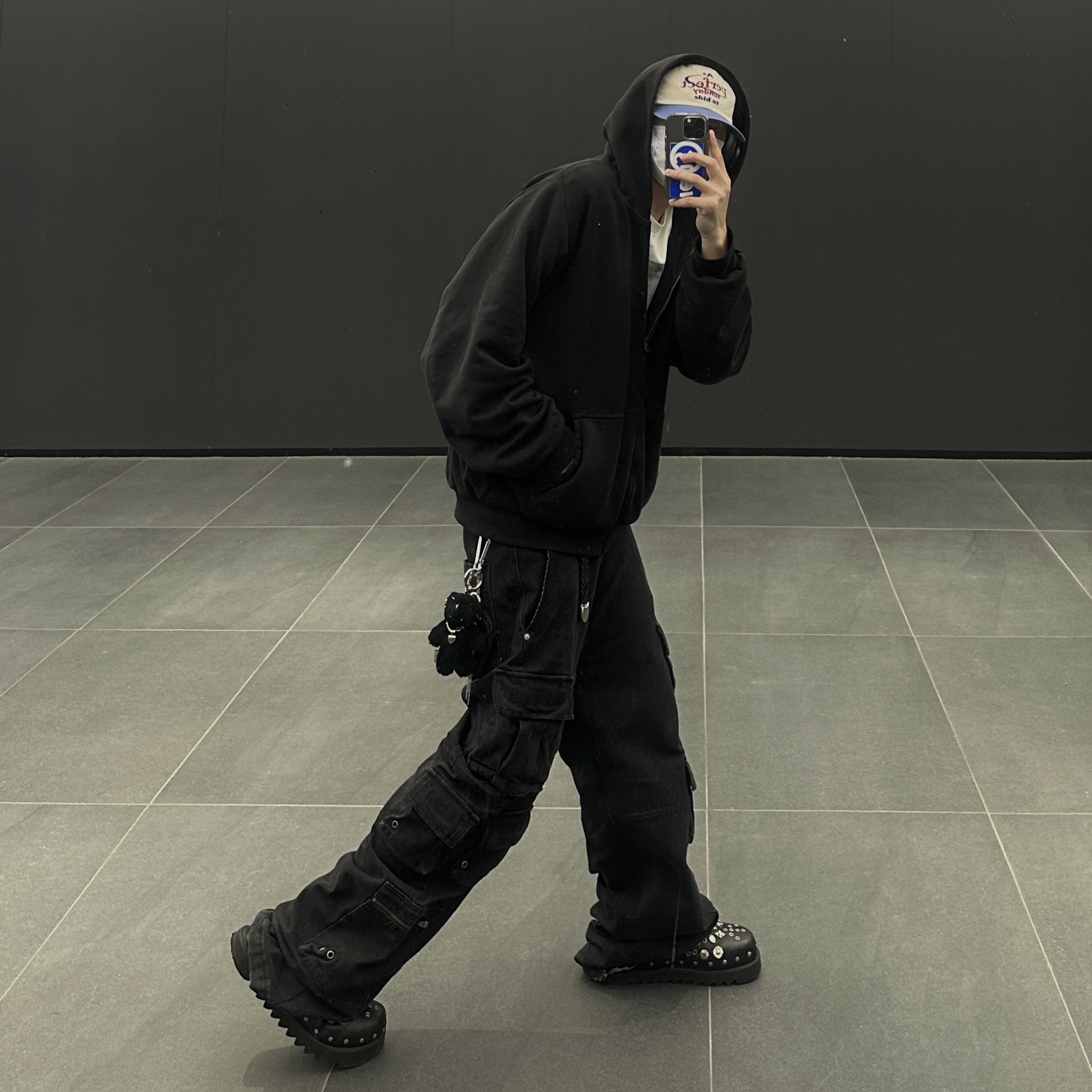 Toga Pulla Women AJ1058 Leather Black, Yeezy YZY Zip-Up Hoodie Black 착용 스타일