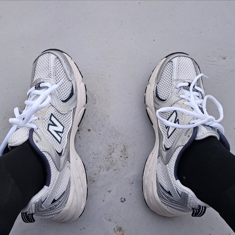 New Balance 530 Steel Grey 착용 스타일