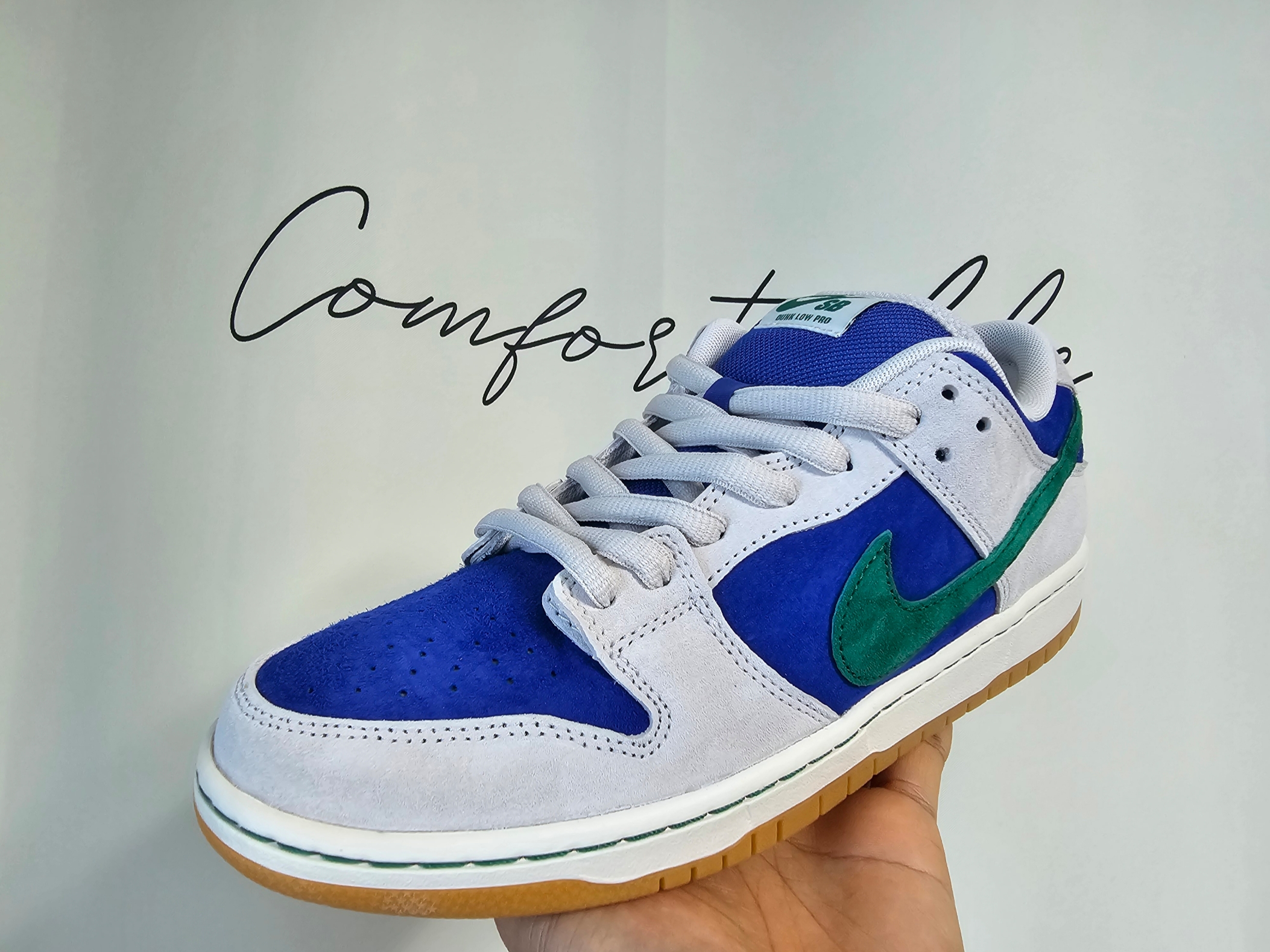 Nike SB Dunk Low Pro Phantom and Hyper Royal 착용 스타일 - 1