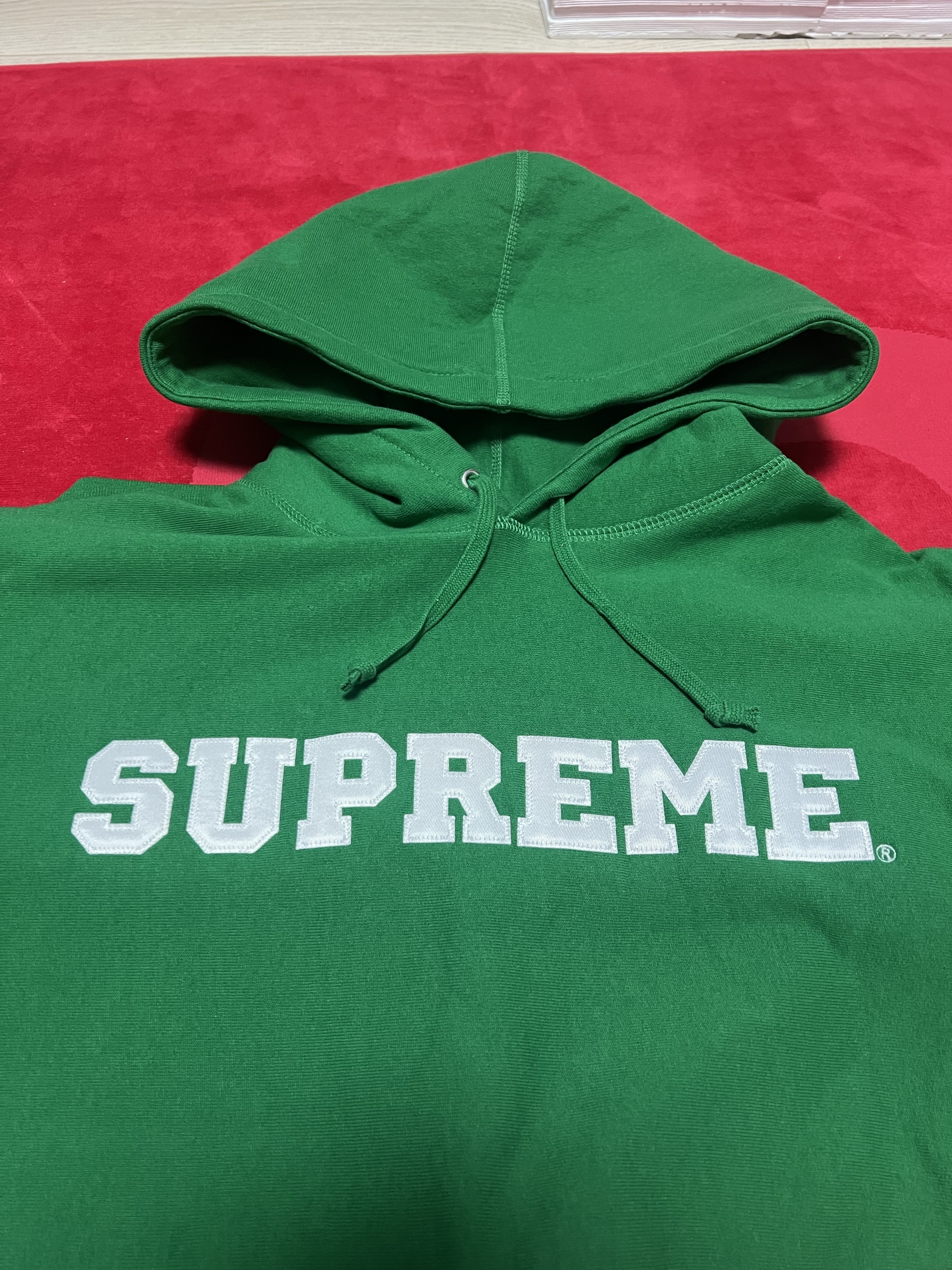 Supreme Collegiate Hooded Sweatshirt Navy - 24SS, Supreme Collegiate Hooded Sweatshirt Dark Green - 24SS 착용 스타일 - 4
