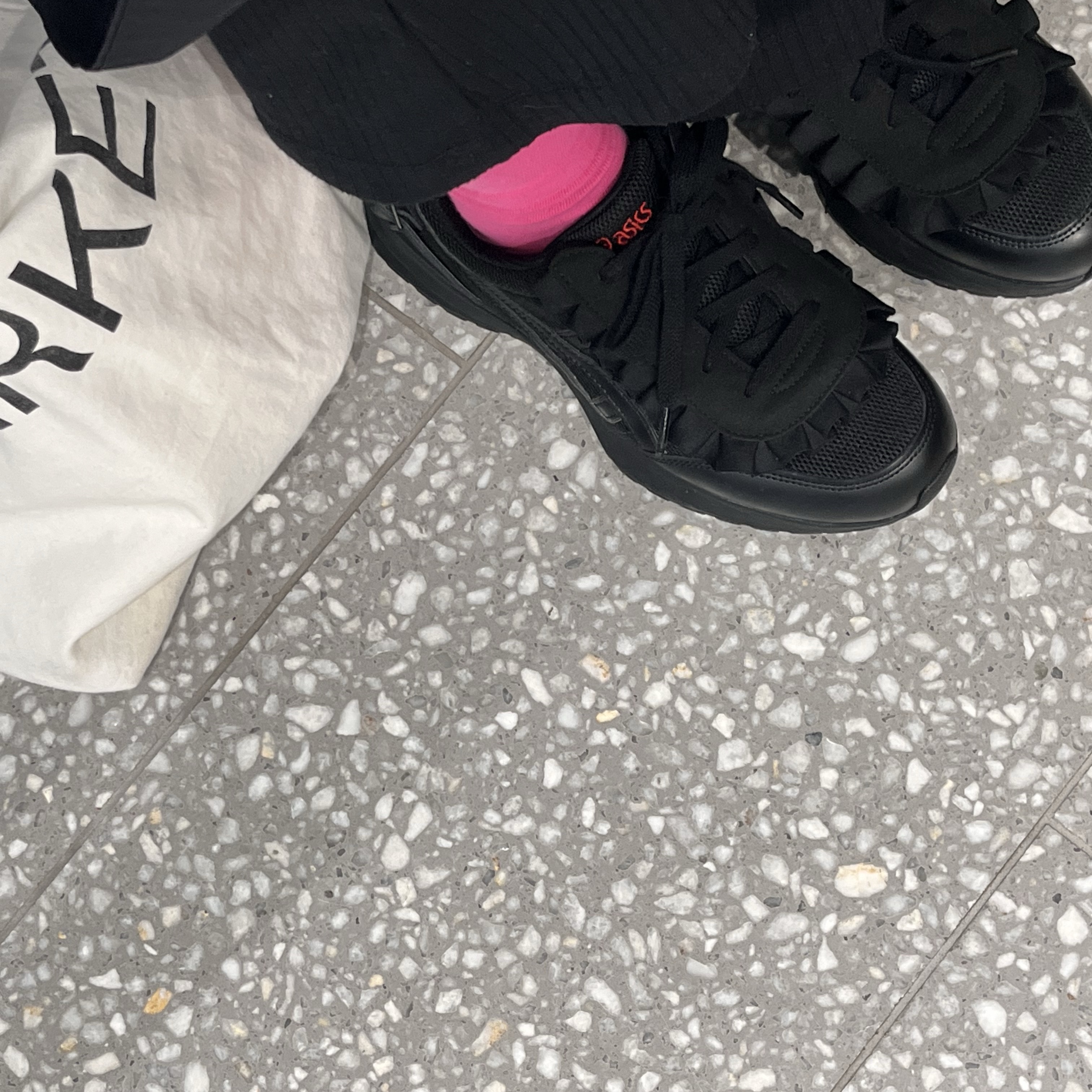 Asics x Shushu/Tong Tarther SC Plus Black 착용 스타일