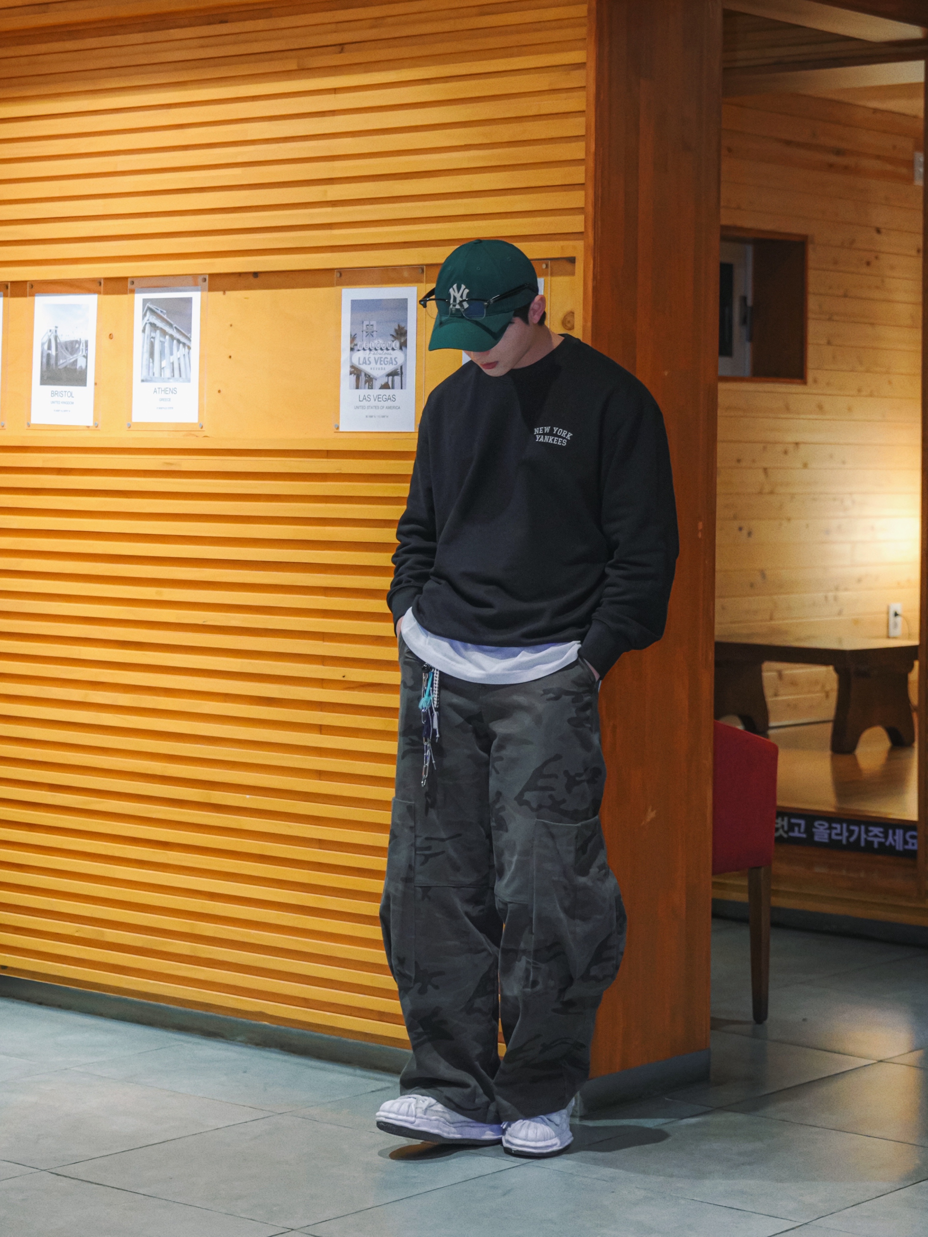 Karactor Lumping Cargo Pants Camo, Maison Mihara Yasuhiro Blakey OG Sole Canvas Low-top Sneakers White 착용 스타일 - 1