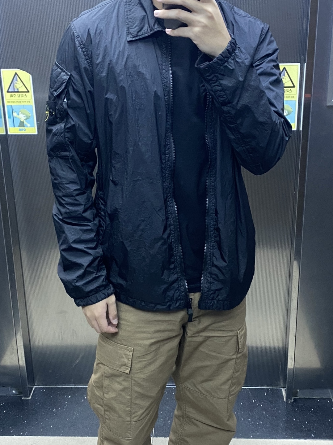 Stone Island 10223 Crinkle Reps Nylon Garment Dyed Overshirt Black - 22FW 착용 스타일