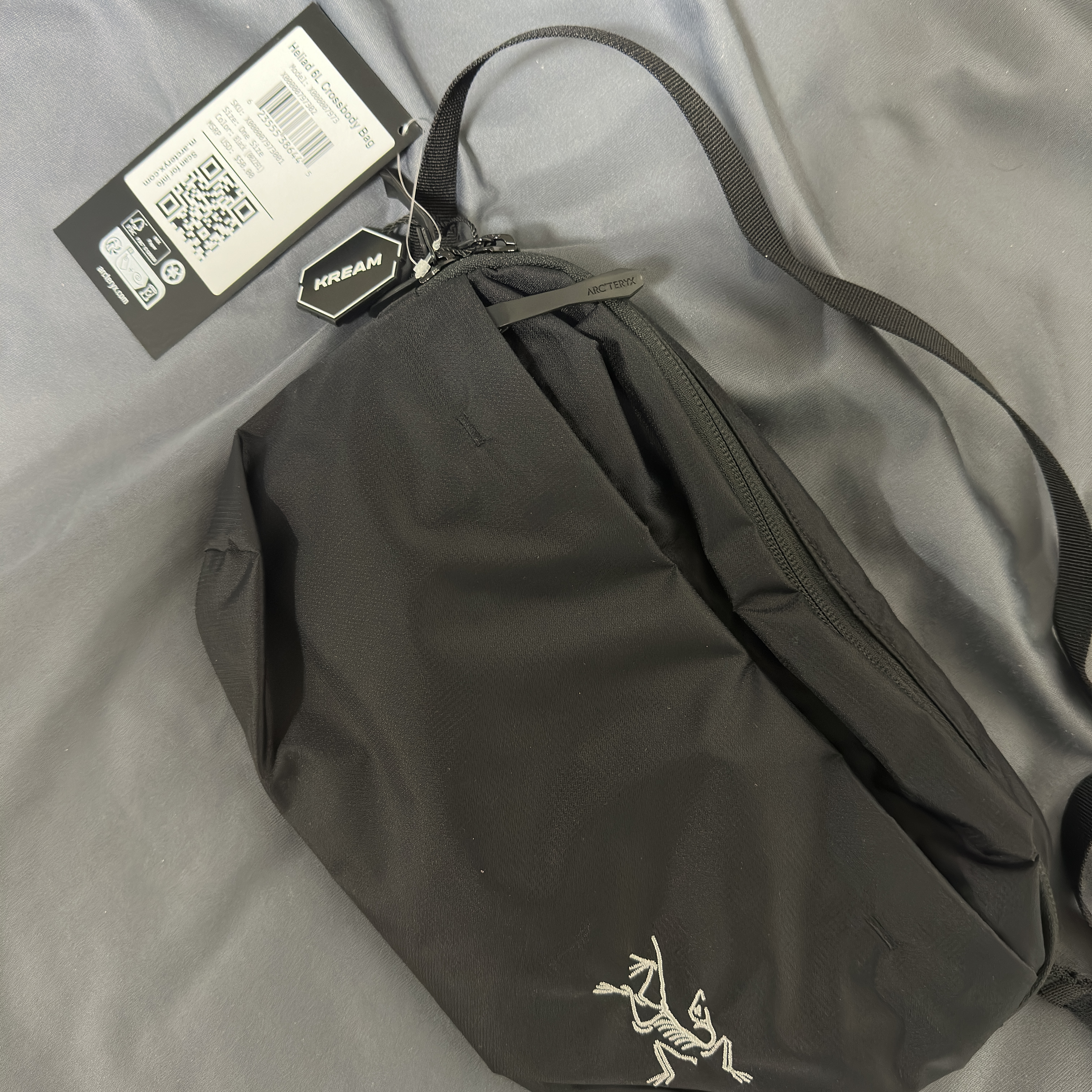 Arc'teryx Heliad 6 Crossbody Bag Black 착용 스타일