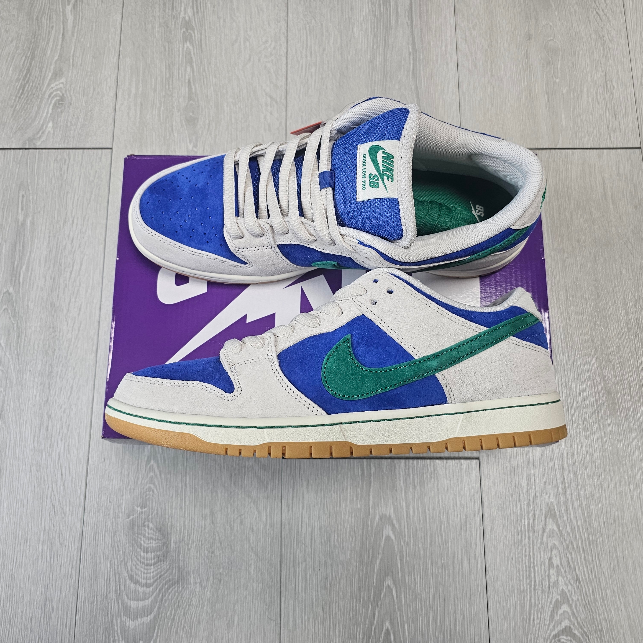 Nike SB Dunk Low Pro Phantom and Hyper Royal 착용 스타일 - 2
