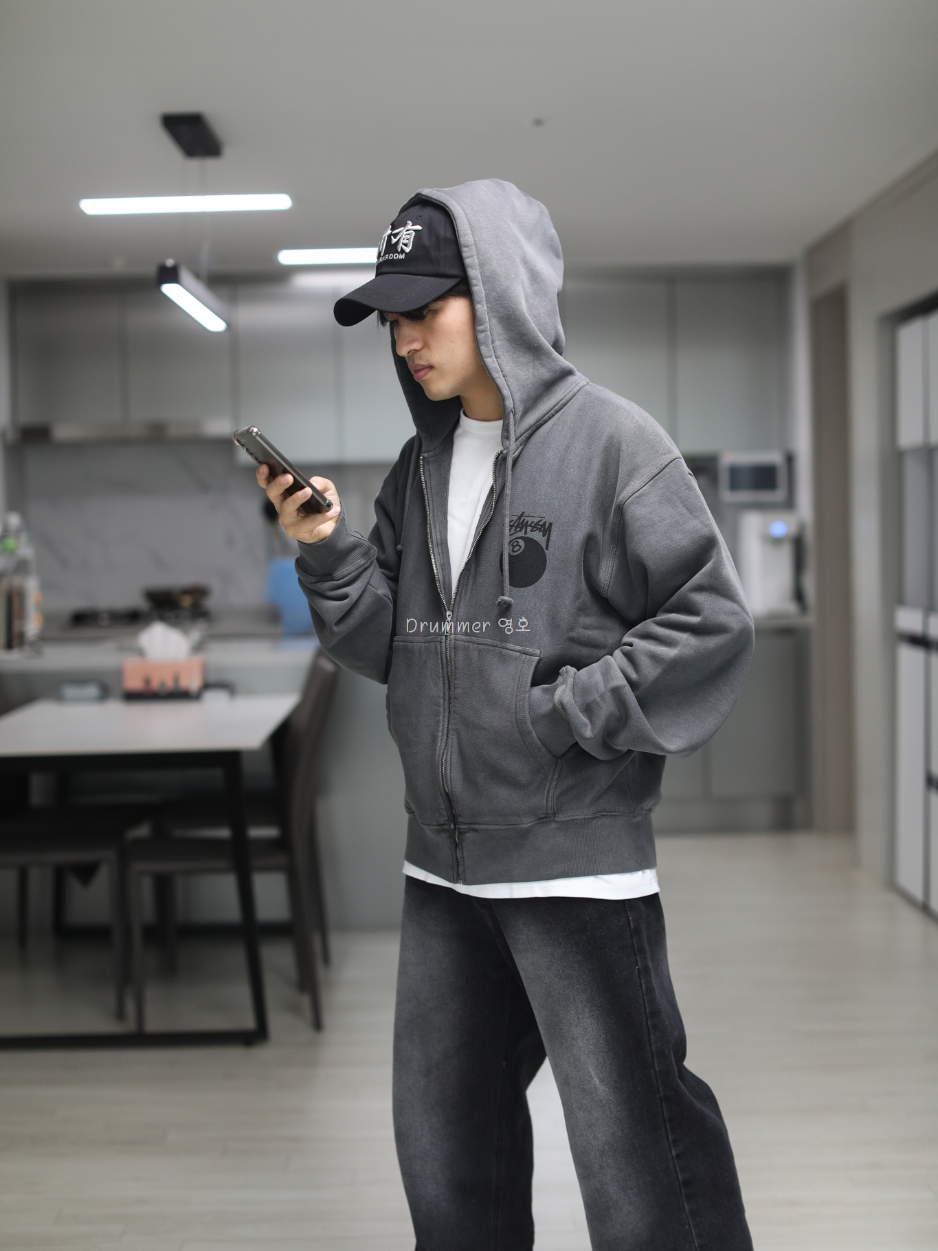 Stussy 8 Ball Pigment Dyed Zip Hoodie Black, Darkr8m Studio x Kian84 WOOkimyung Ball Cap Black 착용 스타일 - 1