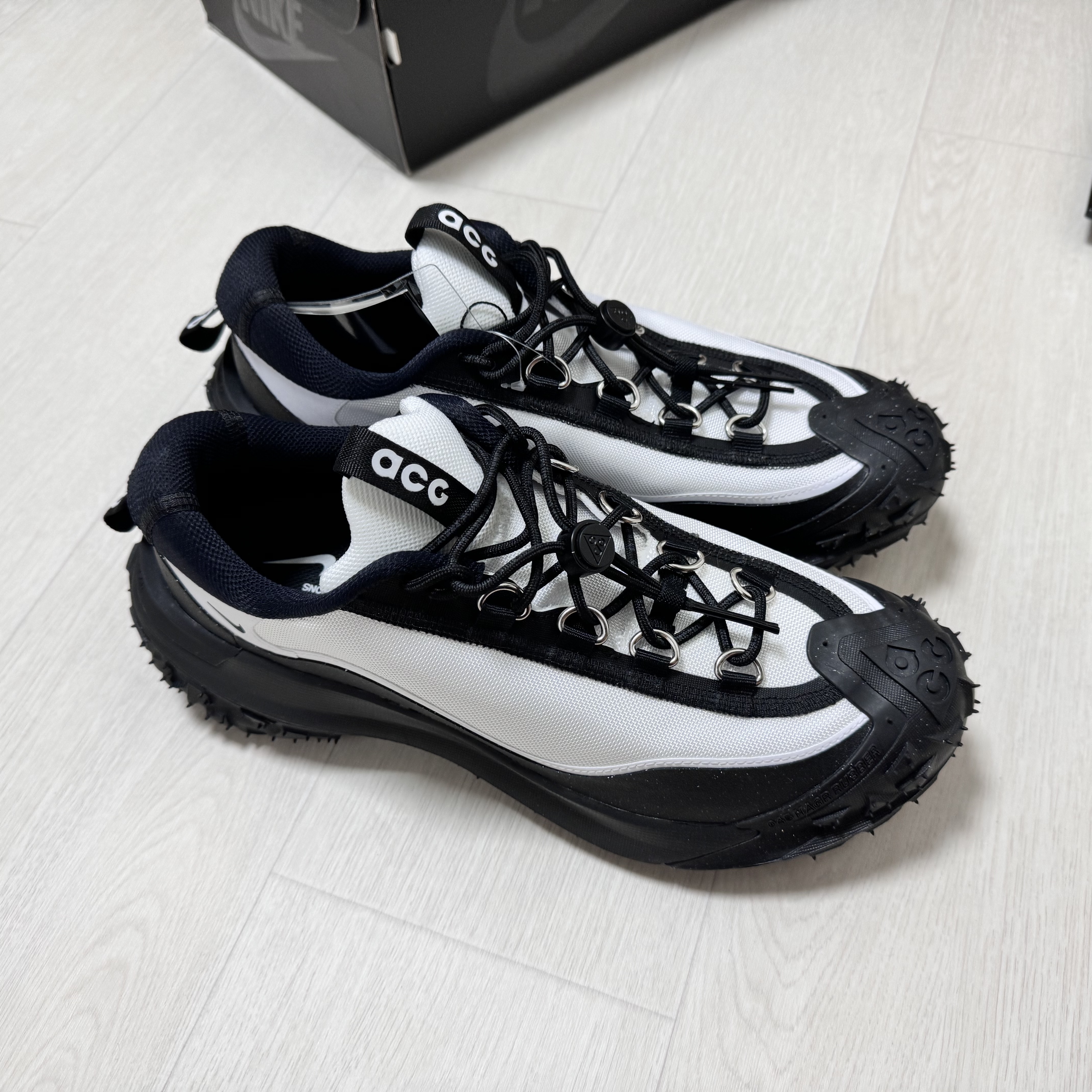 Nike x Comme des Garcons Homme Plus ACG Mountain Fly 2 Low Black White 착용 스타일 - 1