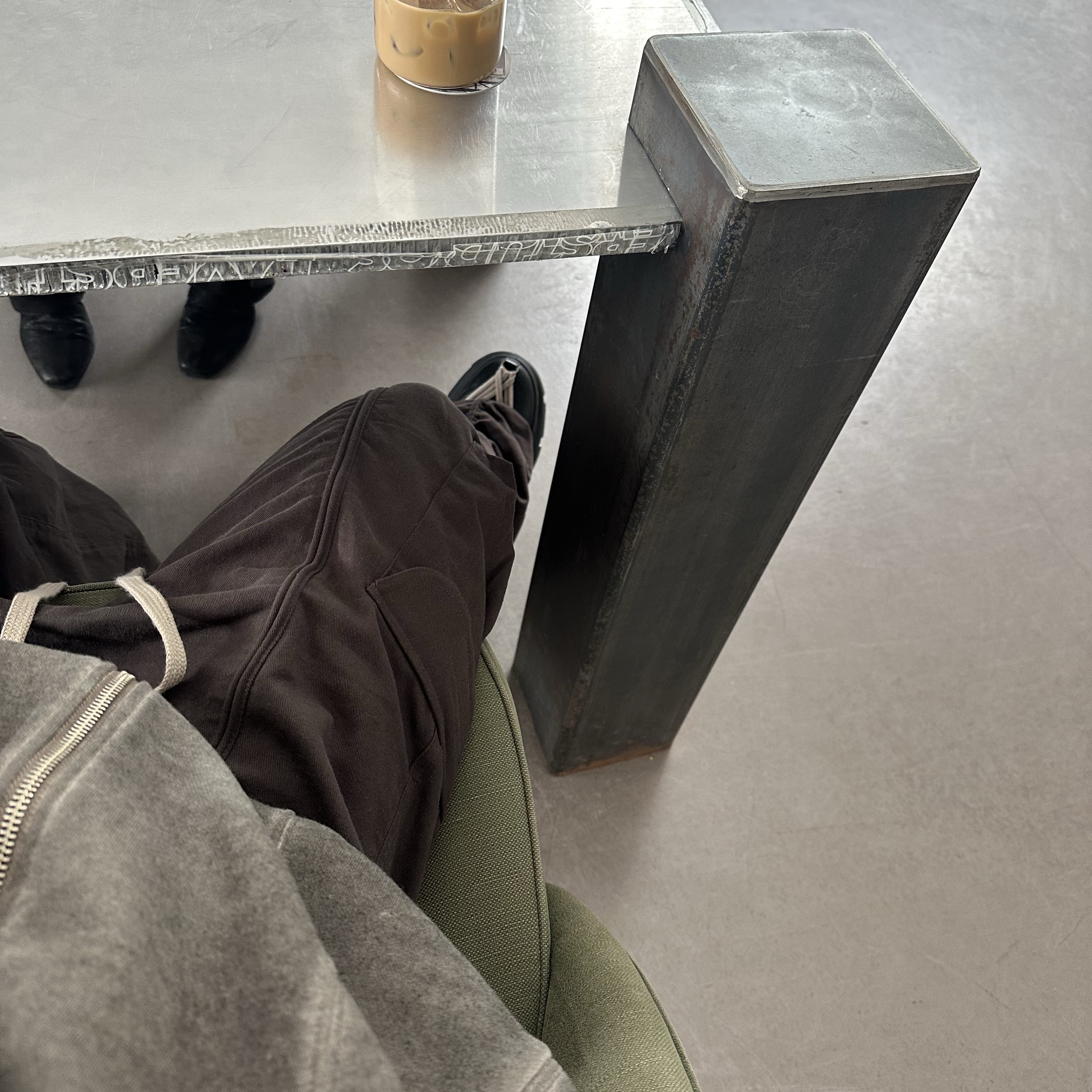 Dr. Martens x Rick Owens 1460 DMXL Megalace Black 착용 스타일 - 2