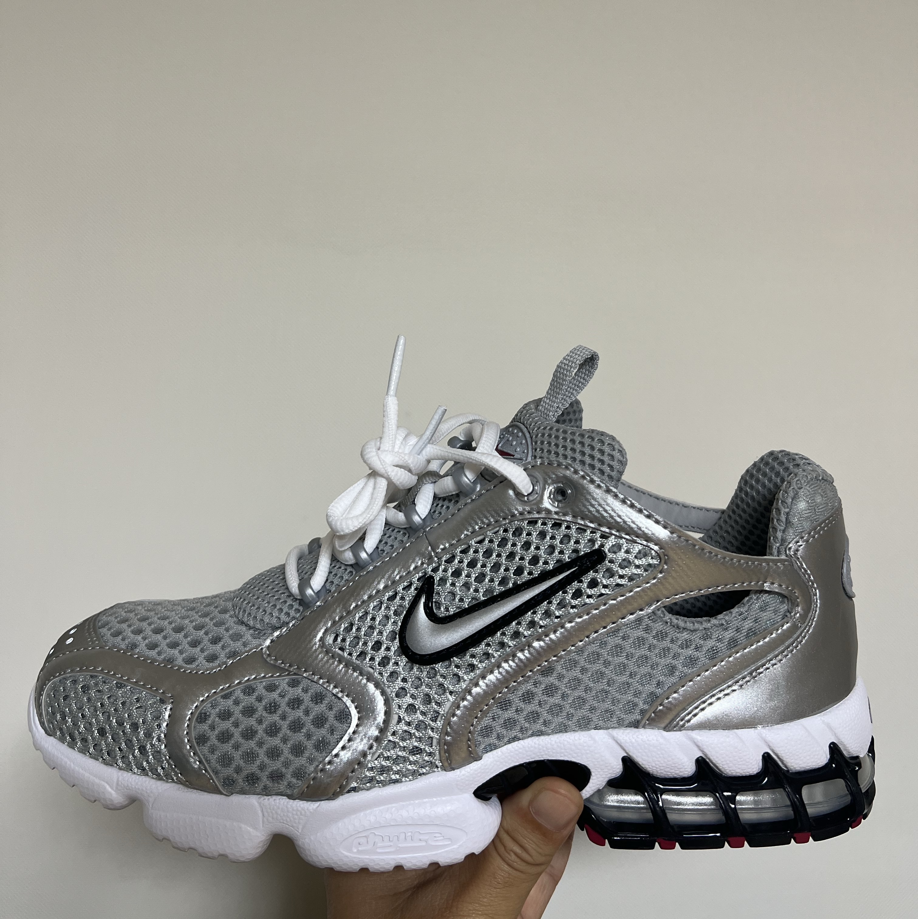 Nike Air Zoom Spiridon Cage 2 Metallic Silver 착용 스타일 - 1