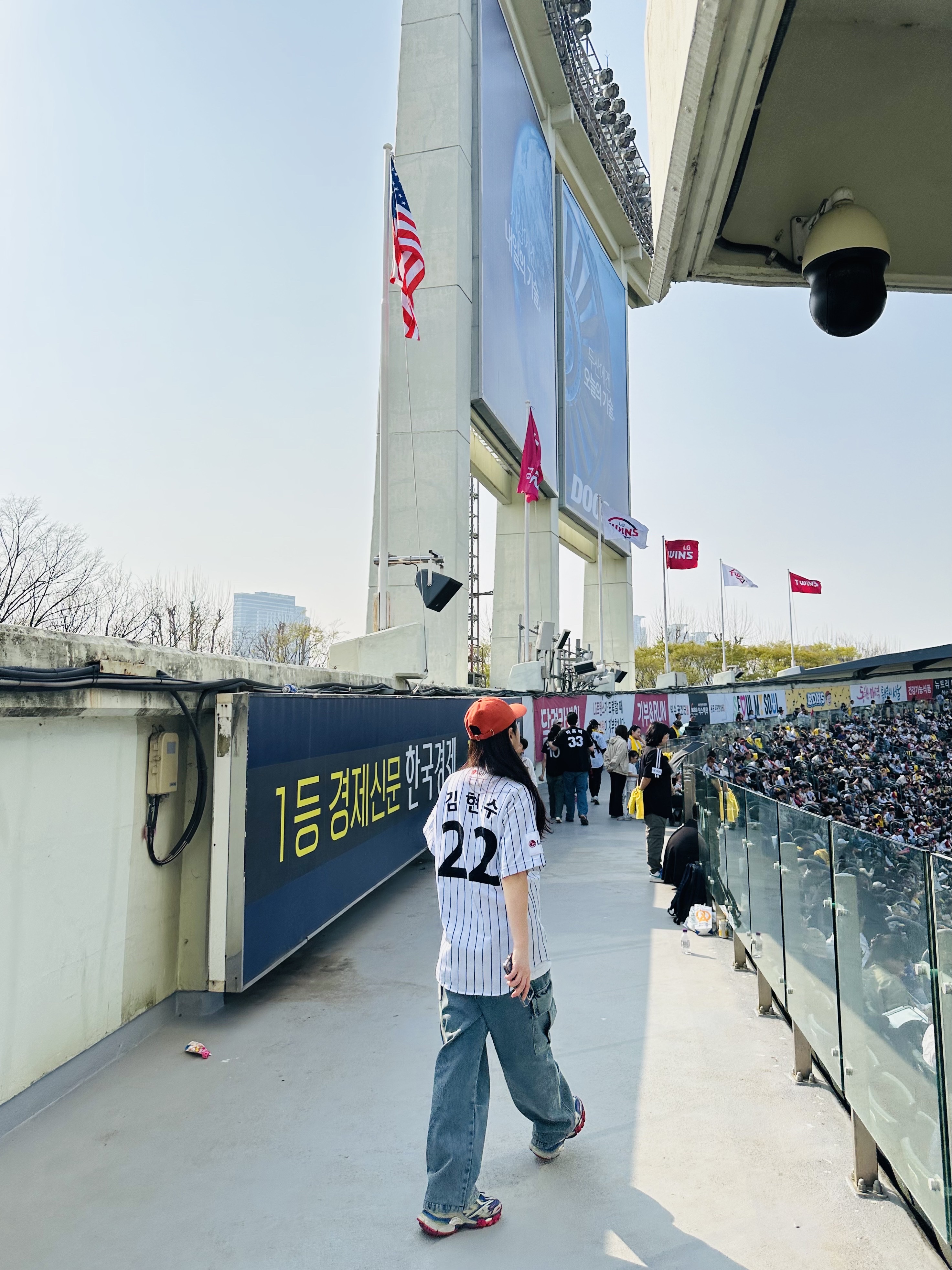 Stussy Basic Stock Low Pro Cap Dusty Orange, LG Twins x Prospecs 2023 Korean Series Authentic Home Uniform White (Non Marking Ver.) 착용 스타일 - 1