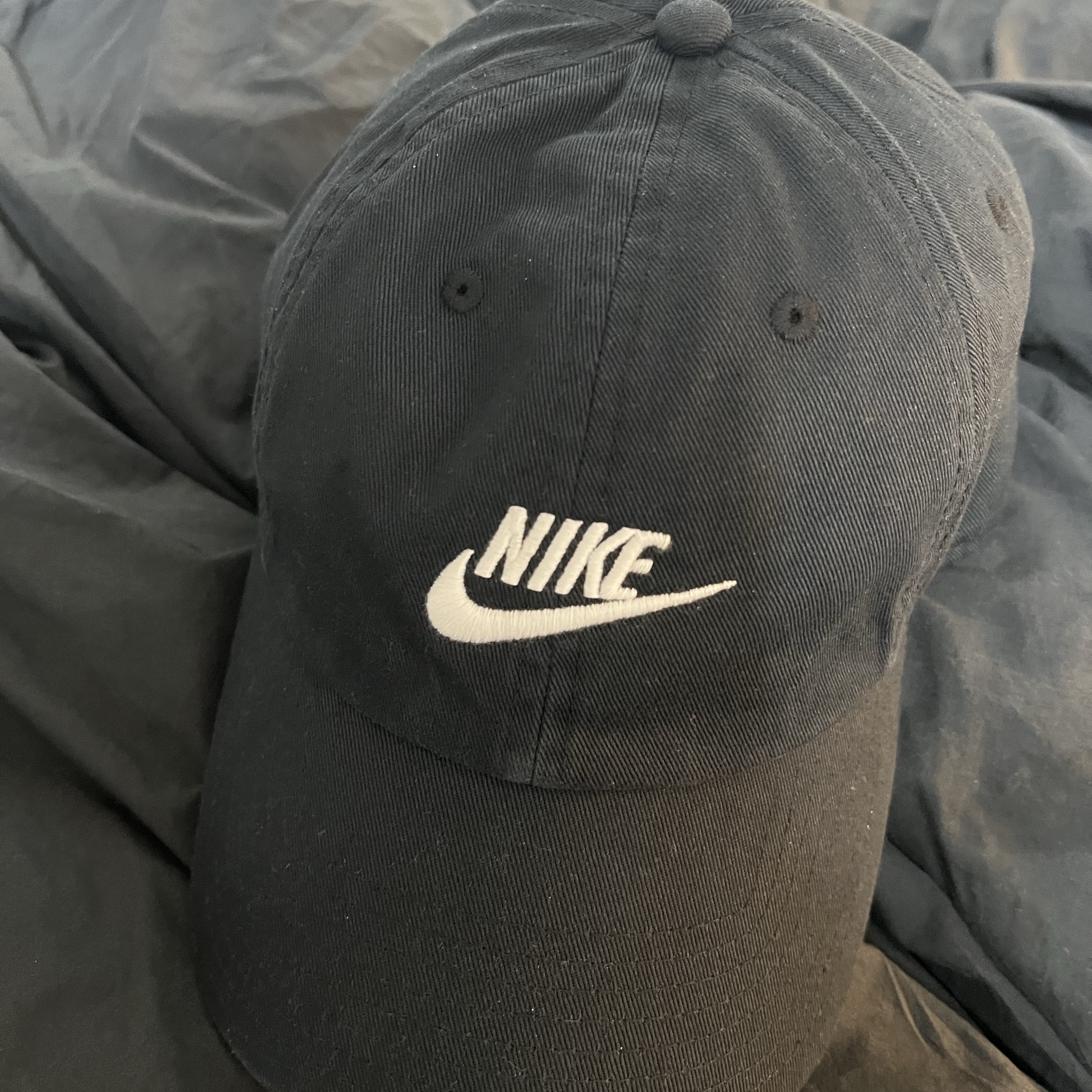 Nike Heritage 86 Futura Washed Cap Black White 착용 스타일