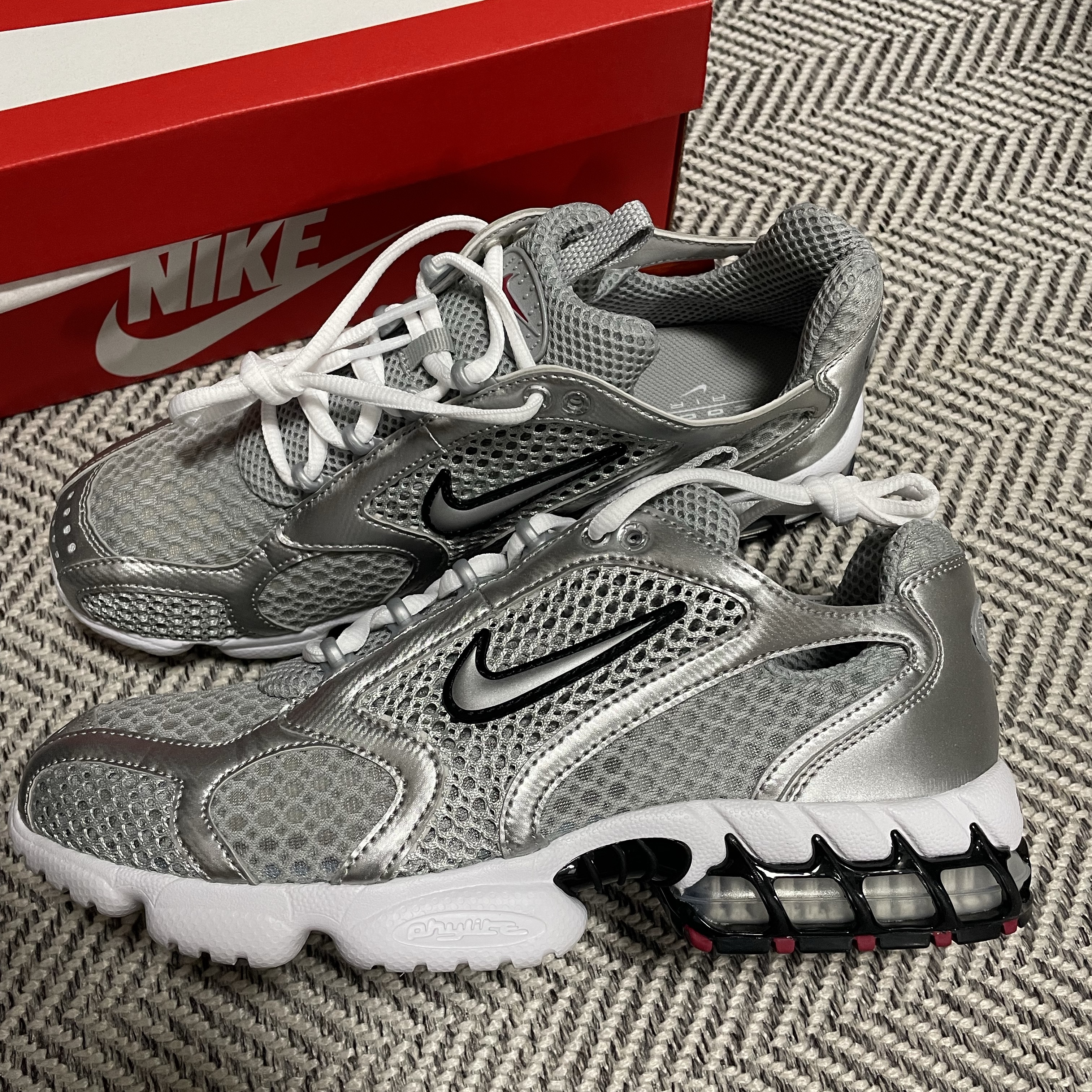 Nike Air Zoom Spiridon Cage 2 Metallic Silver 착용 스타일