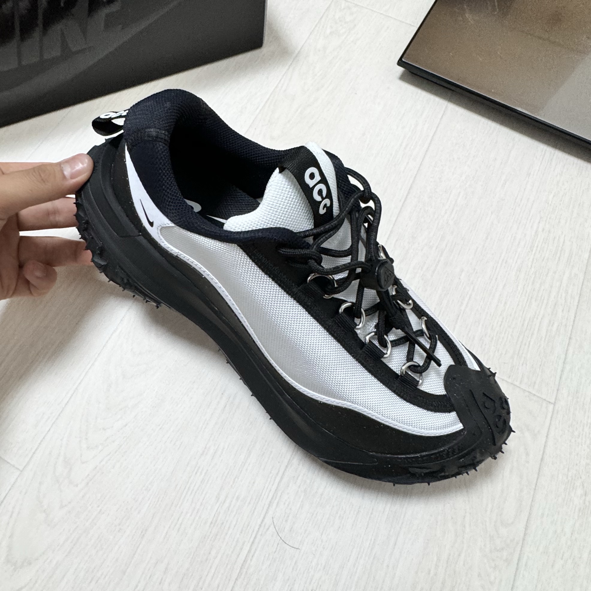 Nike x Comme des Garcons Homme Plus ACG Mountain Fly 2 Low Black White 착용 스타일 - 2