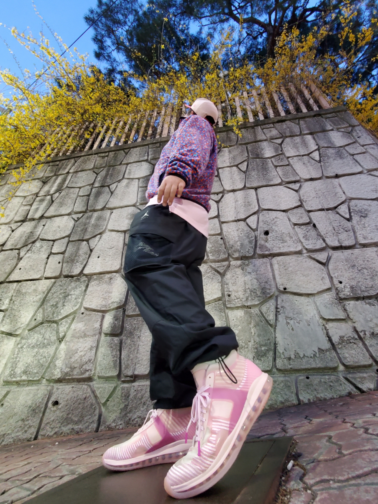 Nike x John Elliott LeBron Icon Tulip Pink 착용 스타일