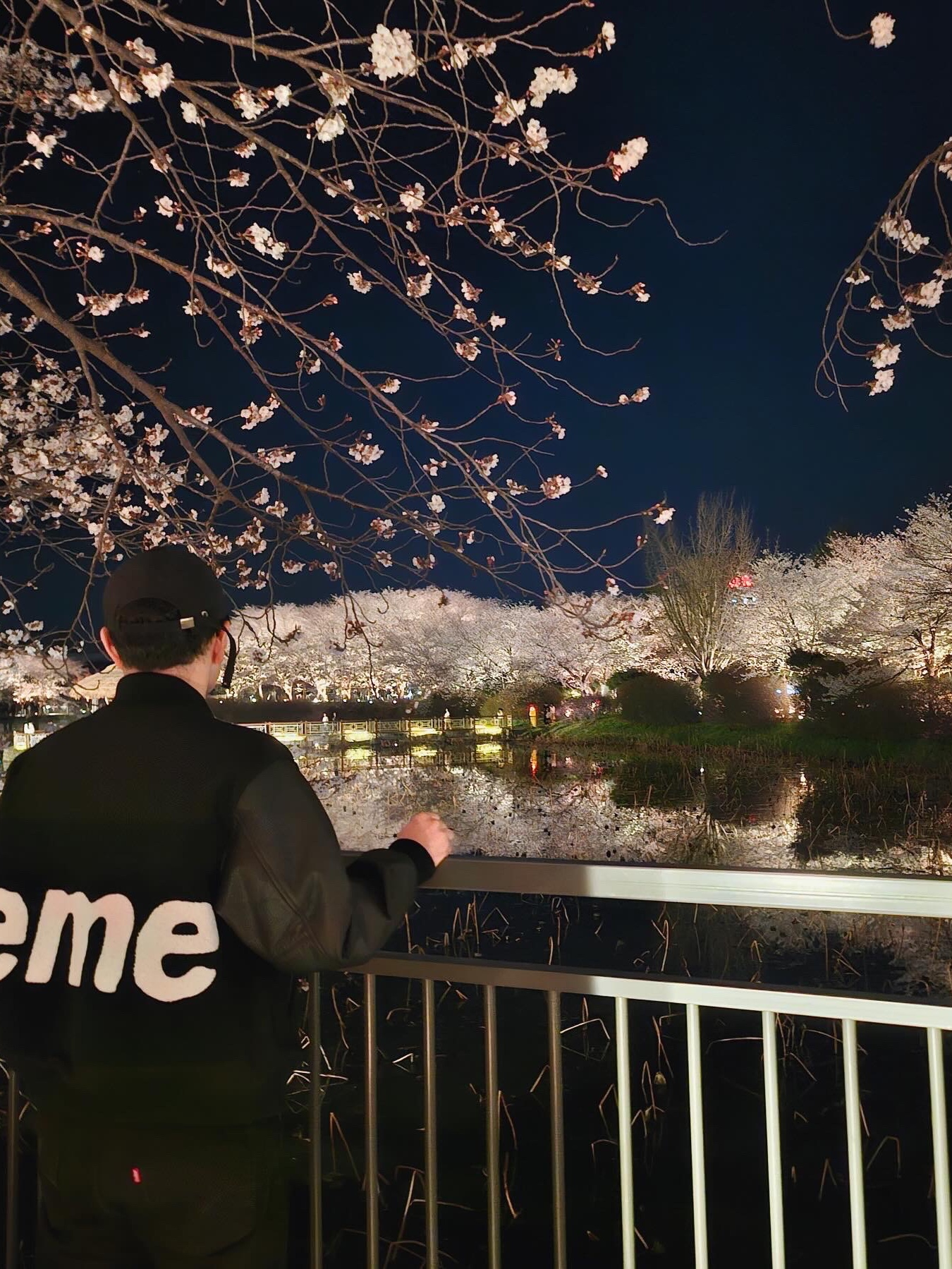 Supreme Big Logo Chenille Varsity Jacket Black - 24SS, Nike x Fear of God Air Fear of God 1 String The Question 착용 스타일 - 2