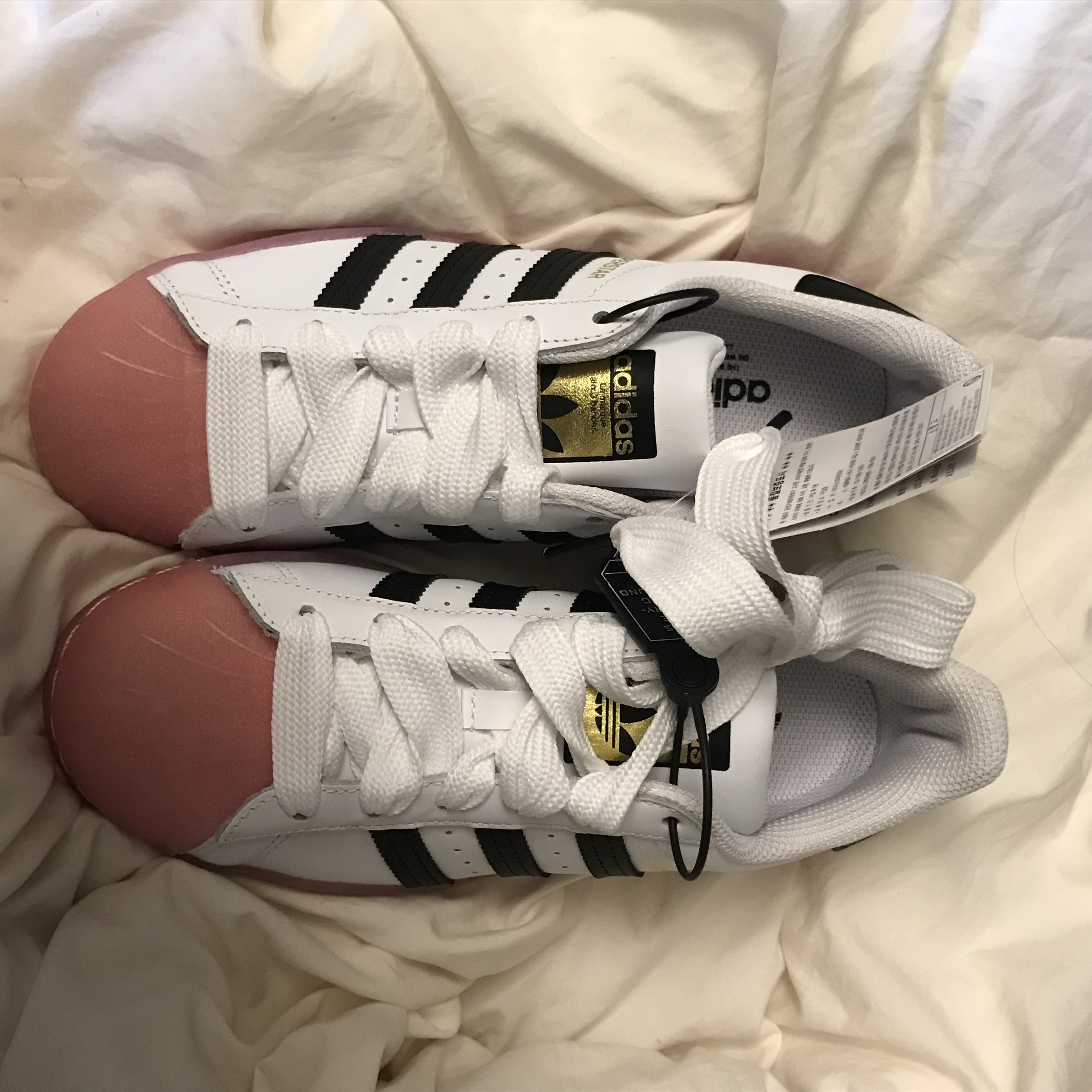 (W) Adidas Superstar White Black Shock Purple 착용 스타일