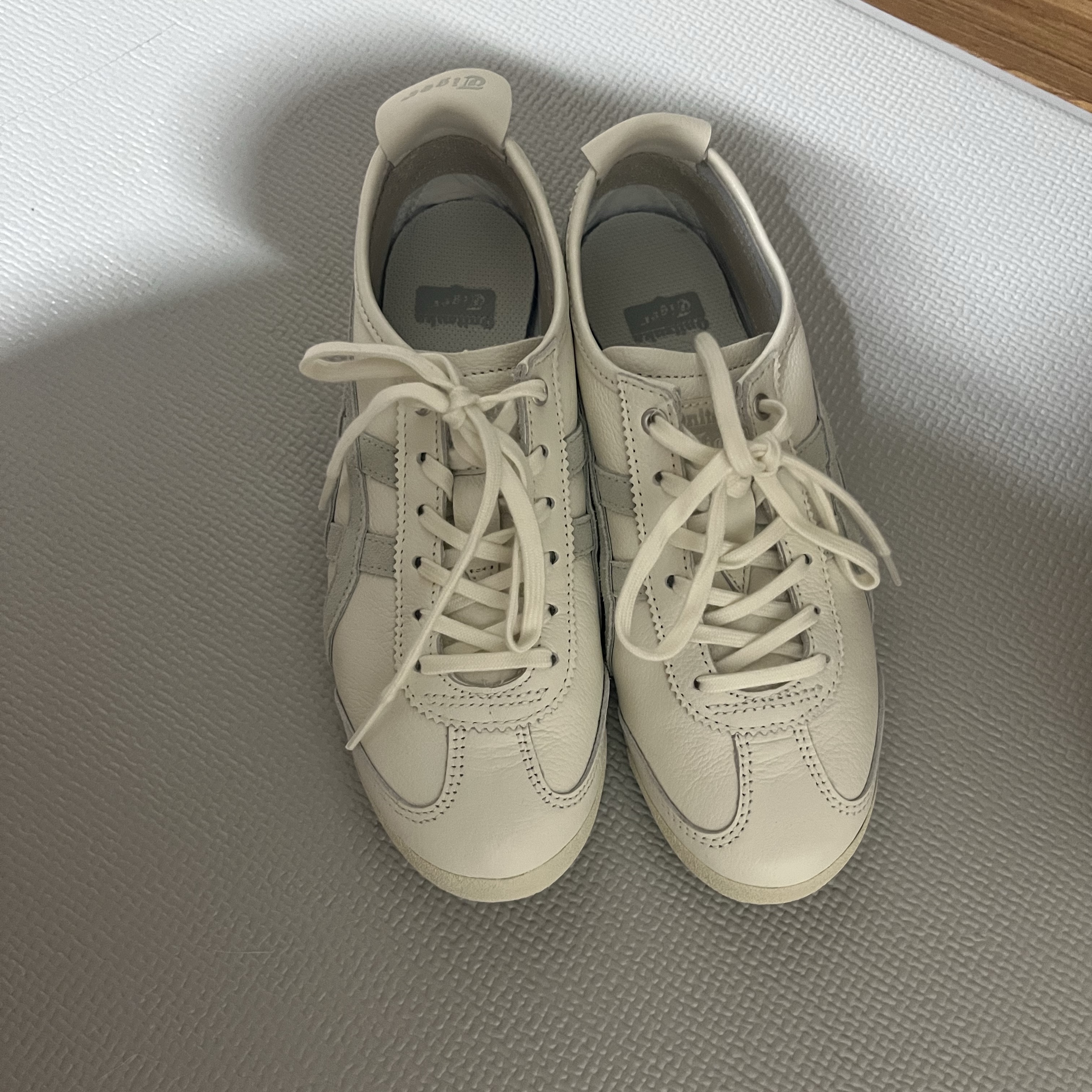 Onitsuka Tiger Mexico 66 White Light Sage 착용 스타일 - 1