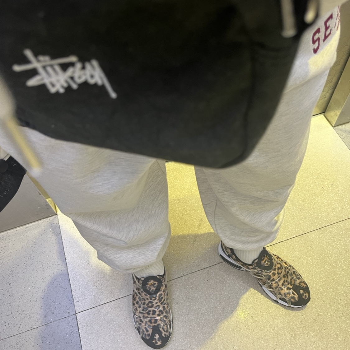 Nike Air Kukini SE Kumquat and Action Red, Stussy Canvas Side Pouch Washed Black 착용 스타일