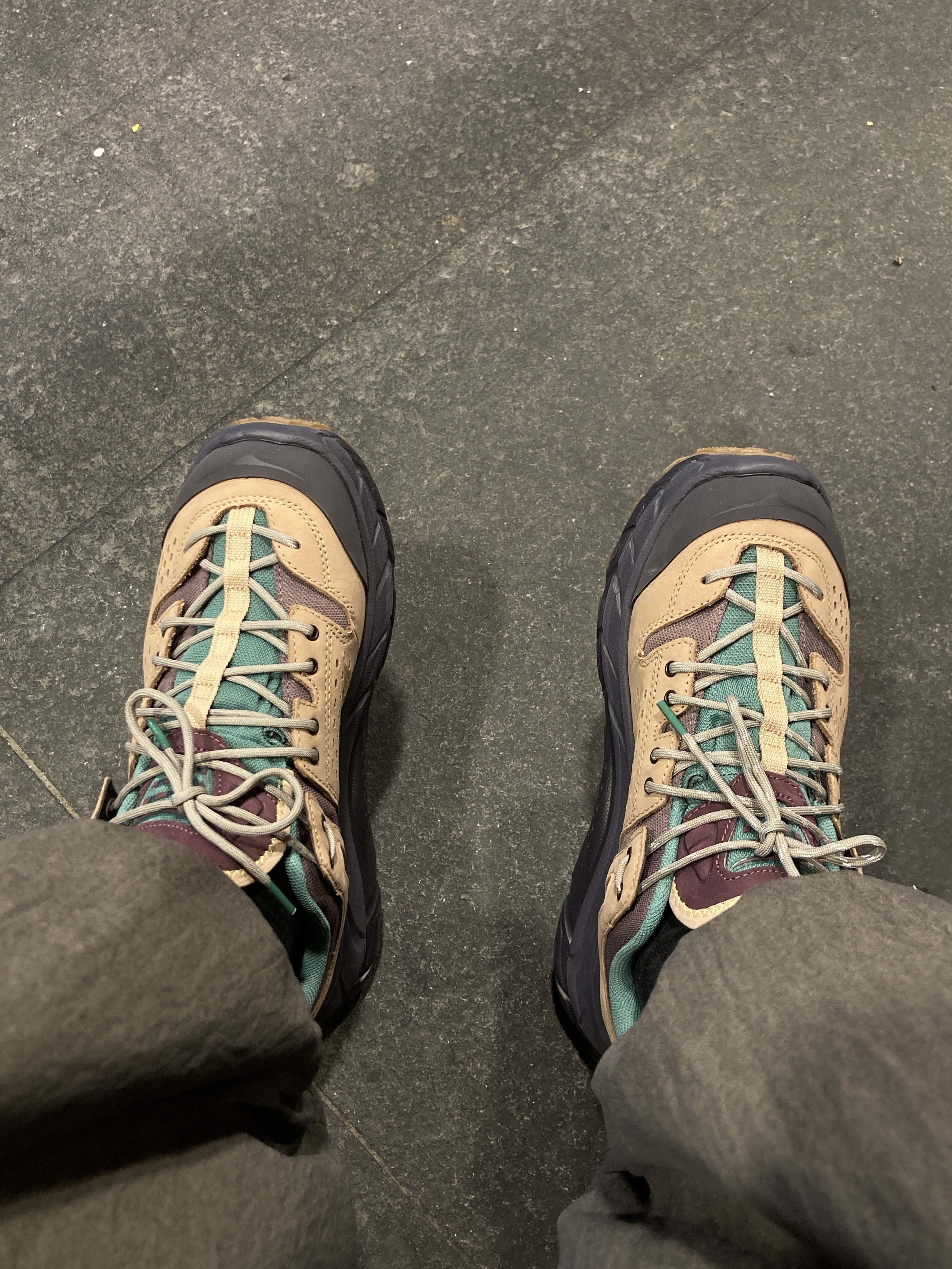 Hoka x Bodega Tor Ultra Low Natural Blazing Yellow 착용 스타일 - 1
