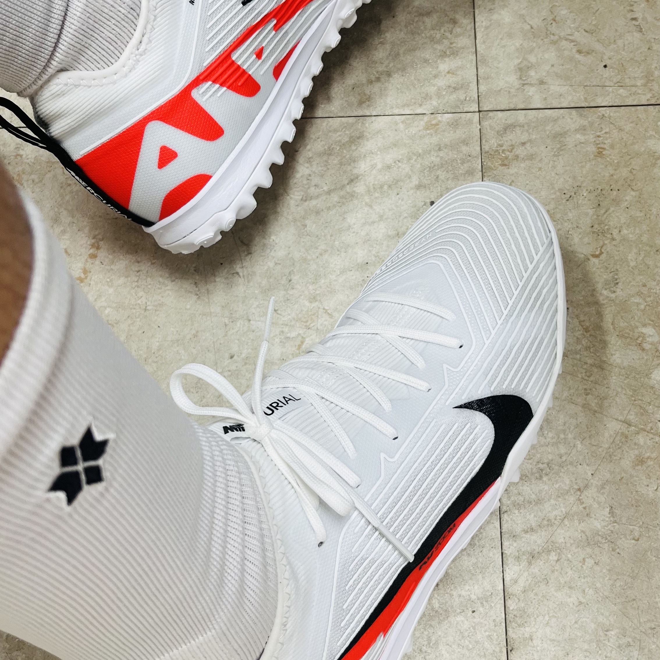 Nike Zoom Mercurial Vapor 15 Pro TF Bright Crimson White 착용 스타일