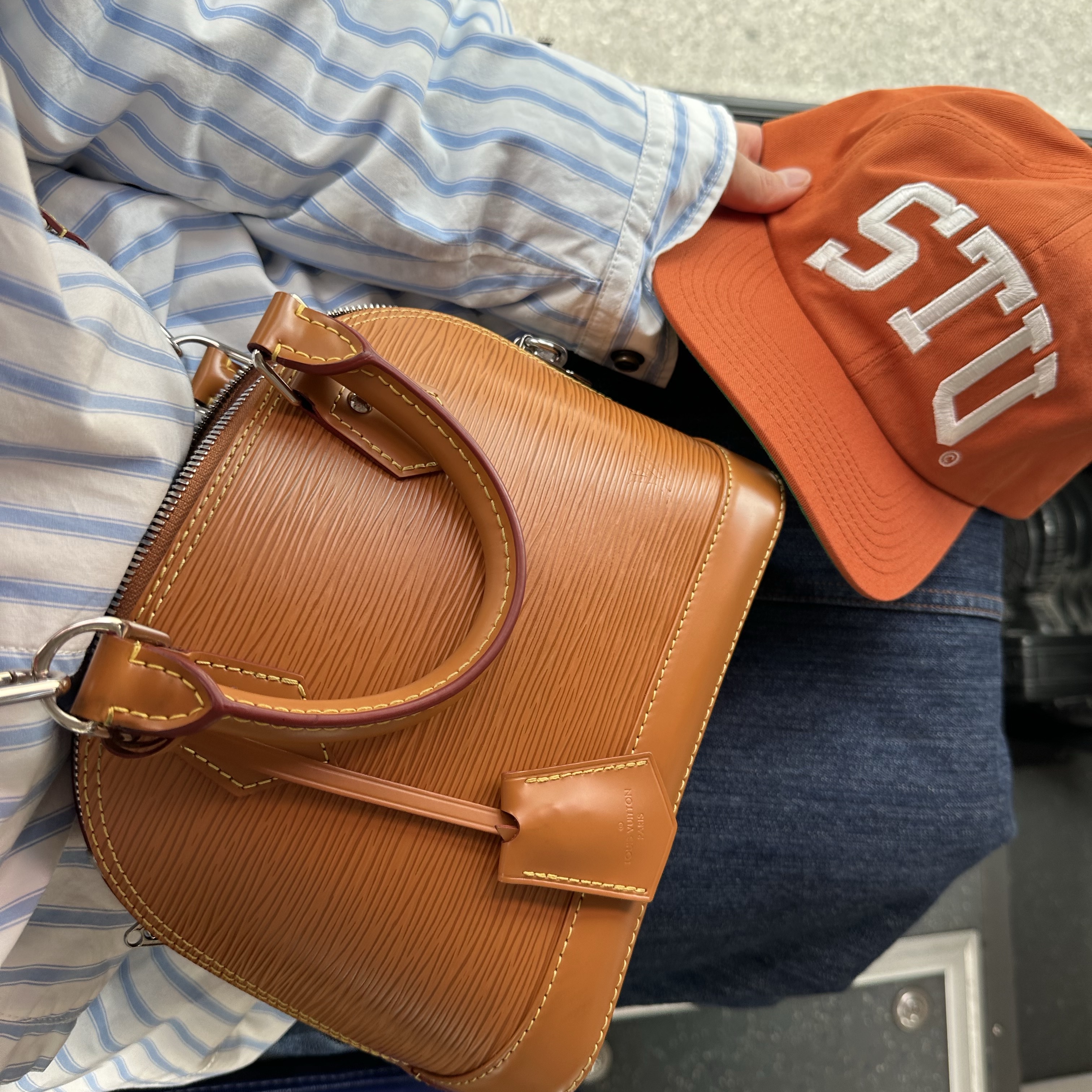 Stussy Stu Arch Strapback Cap Dark Orange 착용 스타일