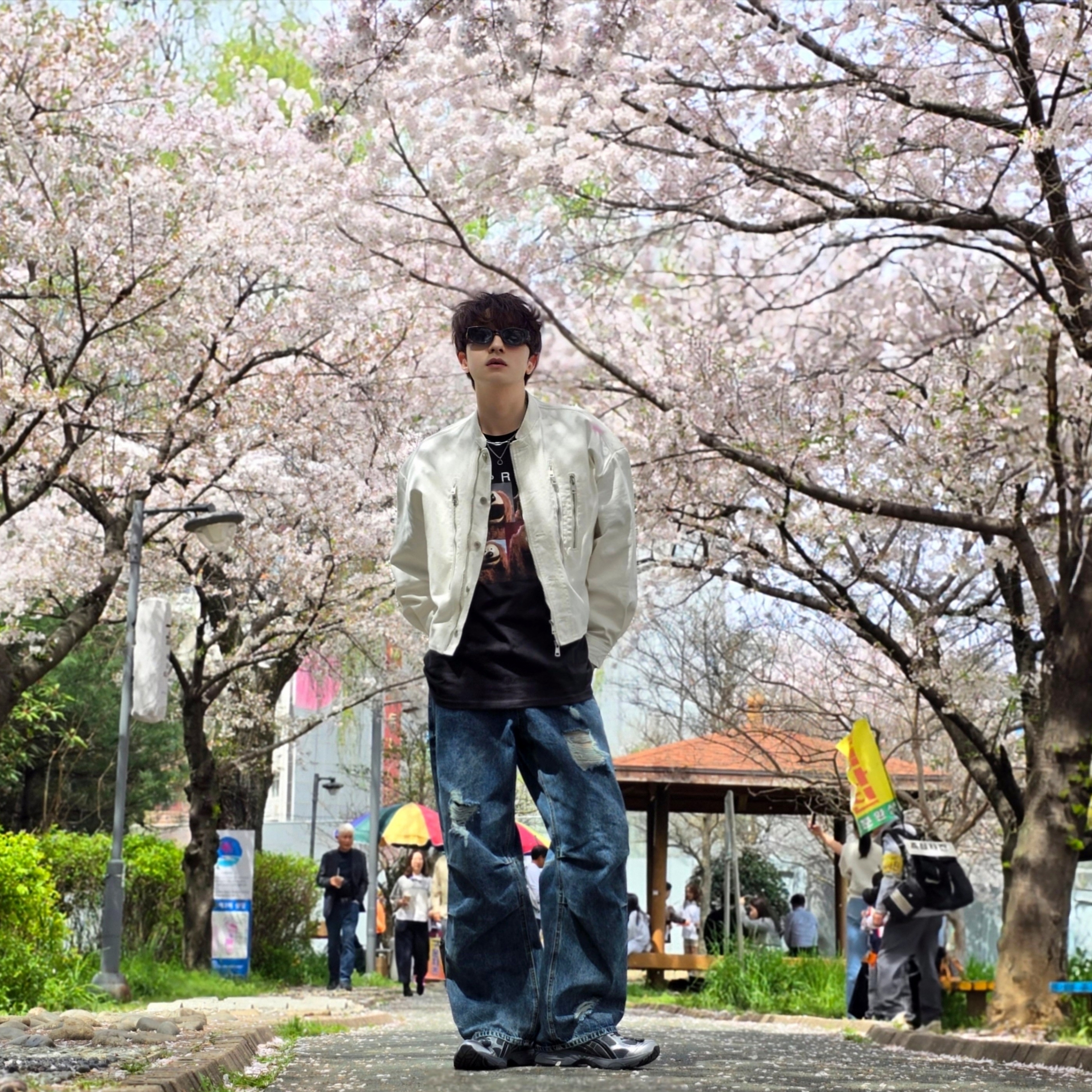 Supreme Rowlf T-Shirt Black - 24SS, Asics x Unaffected Gel-Kayano 14 Silver Moon 착용 스타일 - 1