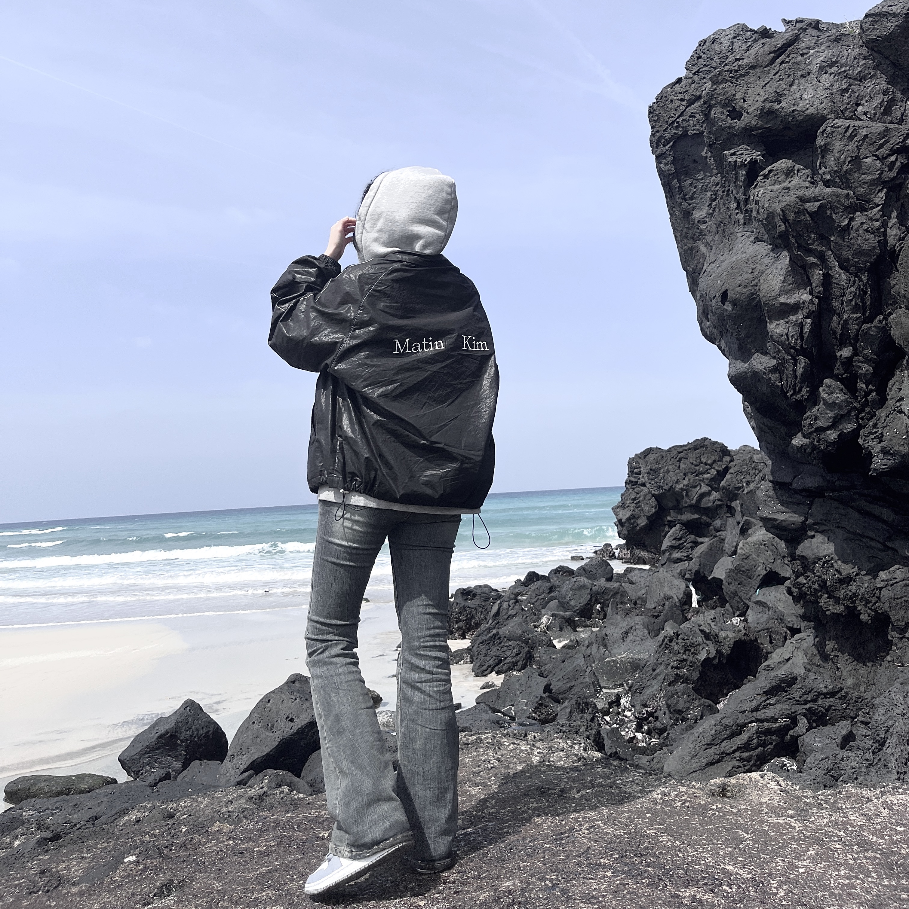 (W) Matin Kim Logo Coating Jumper Black, (W) Jordan 1 Mid Sail Stealth 착용 스타일