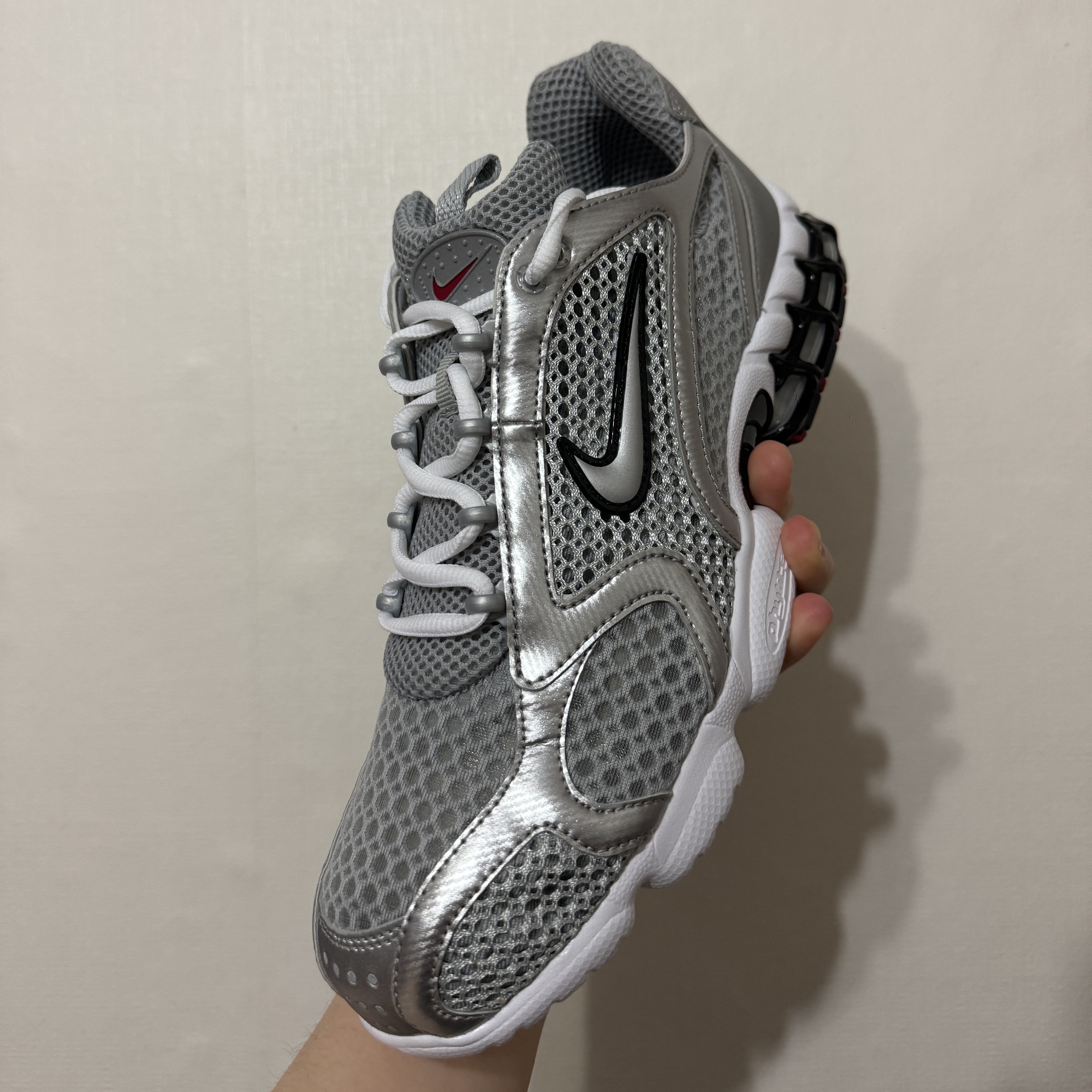 Nike Air Zoom Spiridon Cage 2 Metallic Silver 착용 스타일 - 1