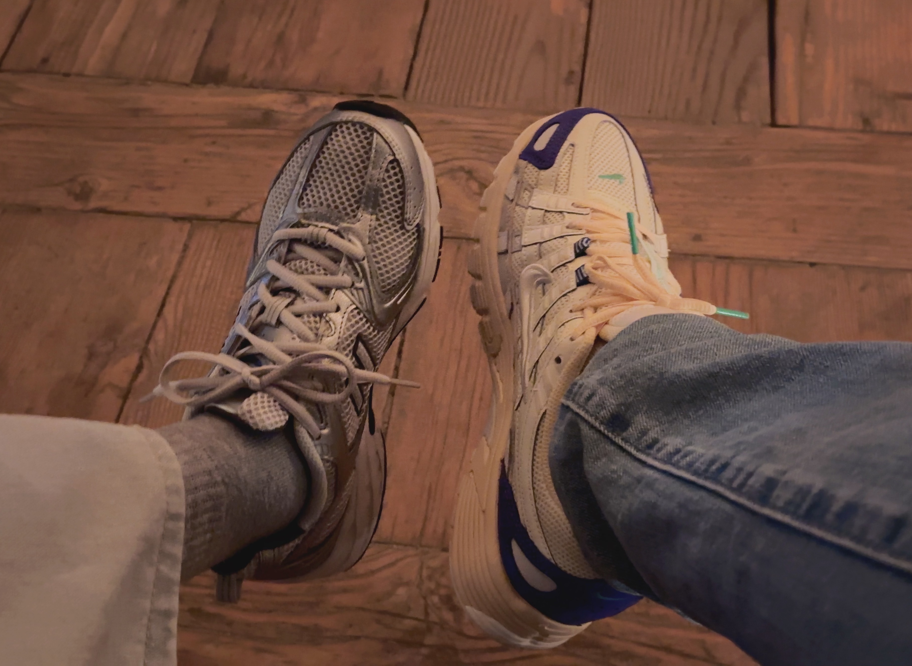 Nike P-6000 Coconut Milk Medium Blue, New Balance 530 Grey Matter Silver Metallic 착용 스타일 - 1