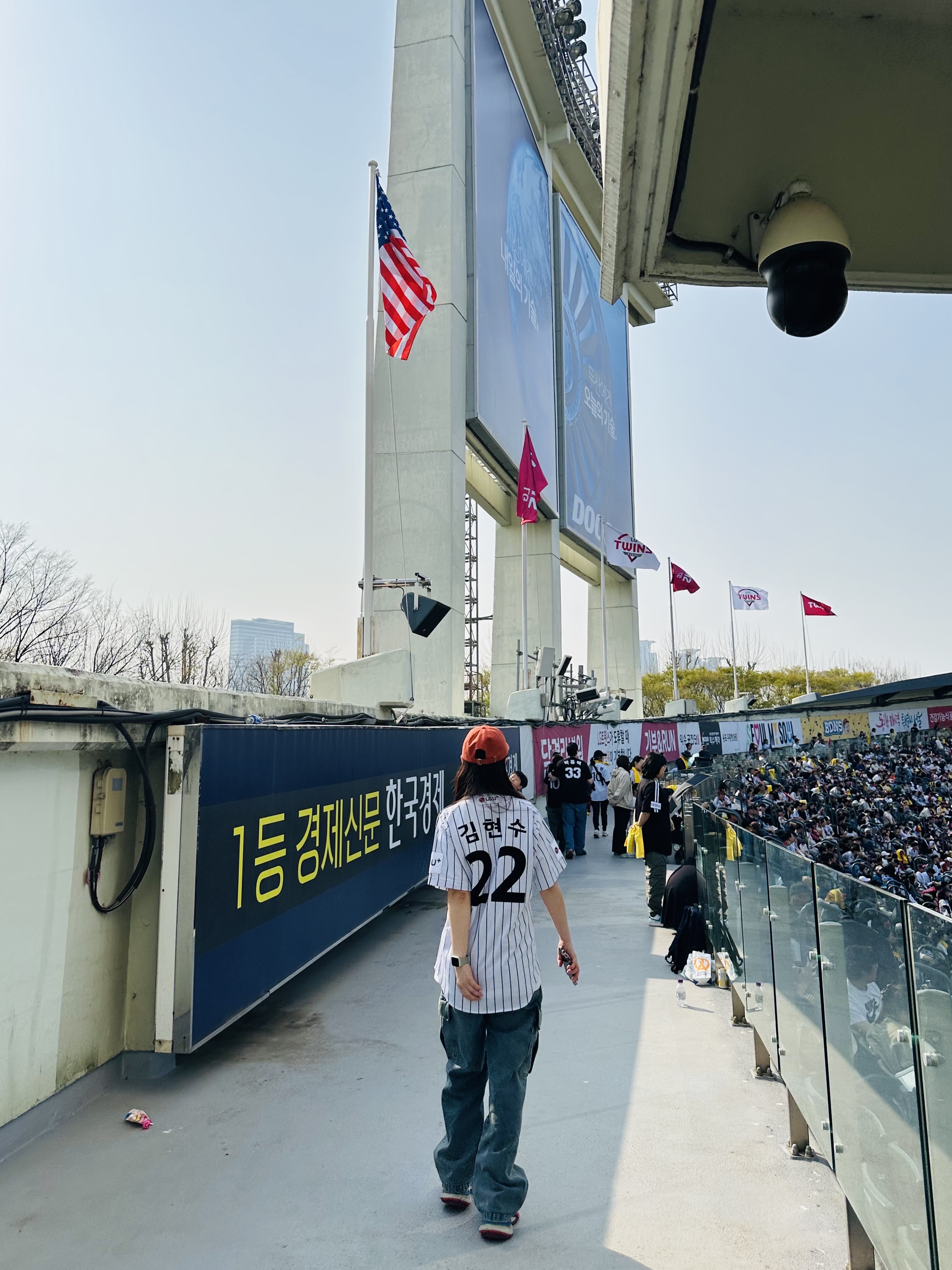 Stussy Basic Stock Low Pro Cap Dusty Orange, LG Twins x Prospecs 2023 Korean Series Authentic Home Uniform White (Non Marking Ver.) 착용 스타일 - 2