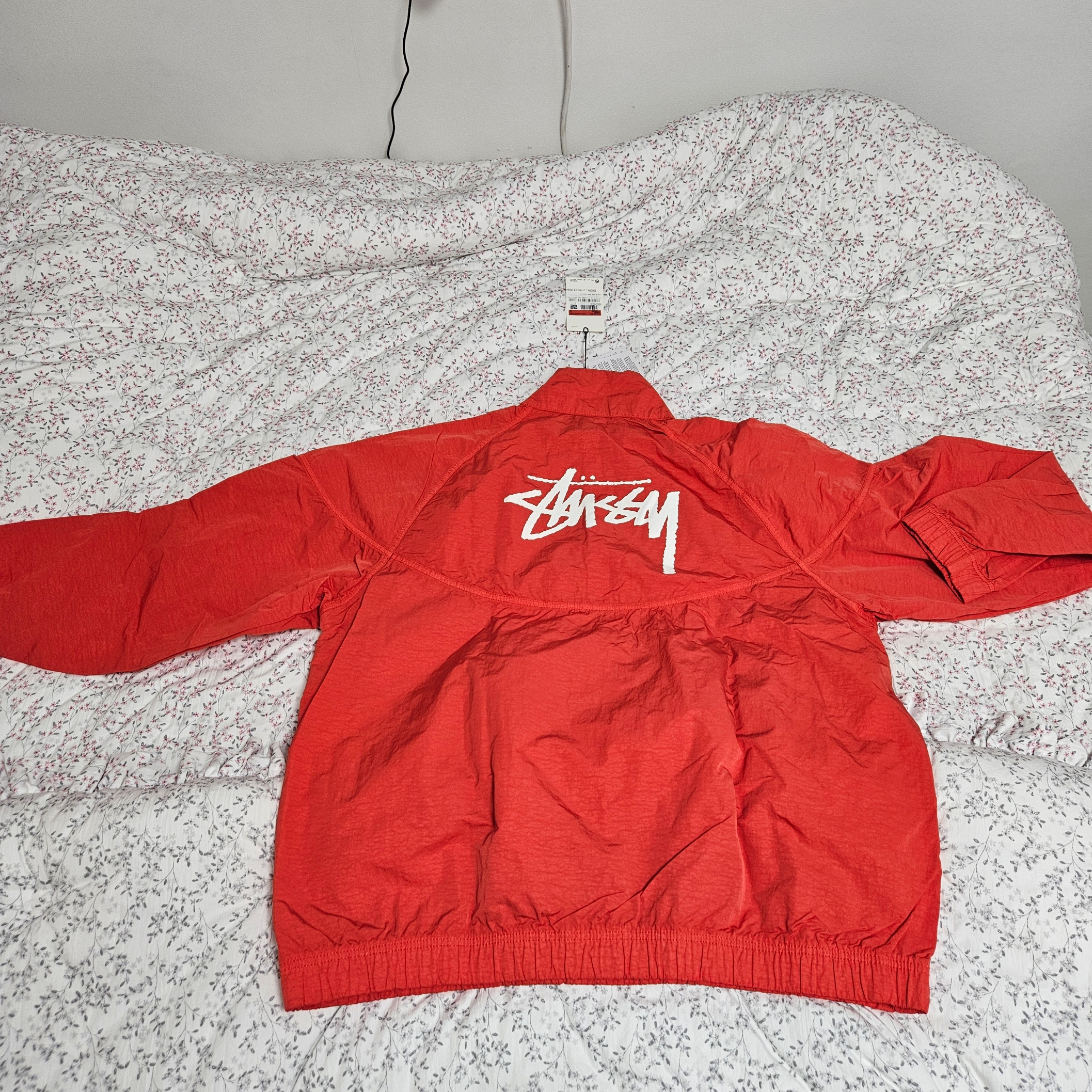 Nike x Stussy Windrunner Jacket Habanero Red 착용 스타일 - 2