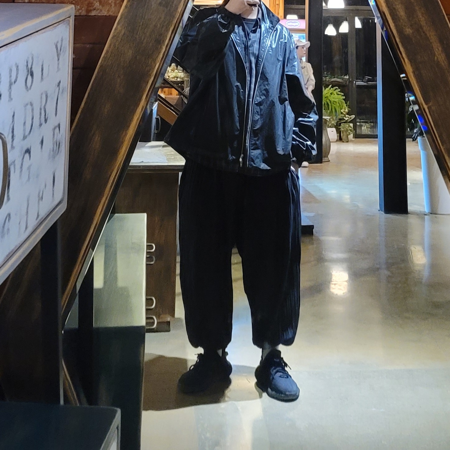 (W) Matin Kim Logo Coating Jumper Black, Adidas Yeezy Boost 350 V2 Onyx 착용 스타일