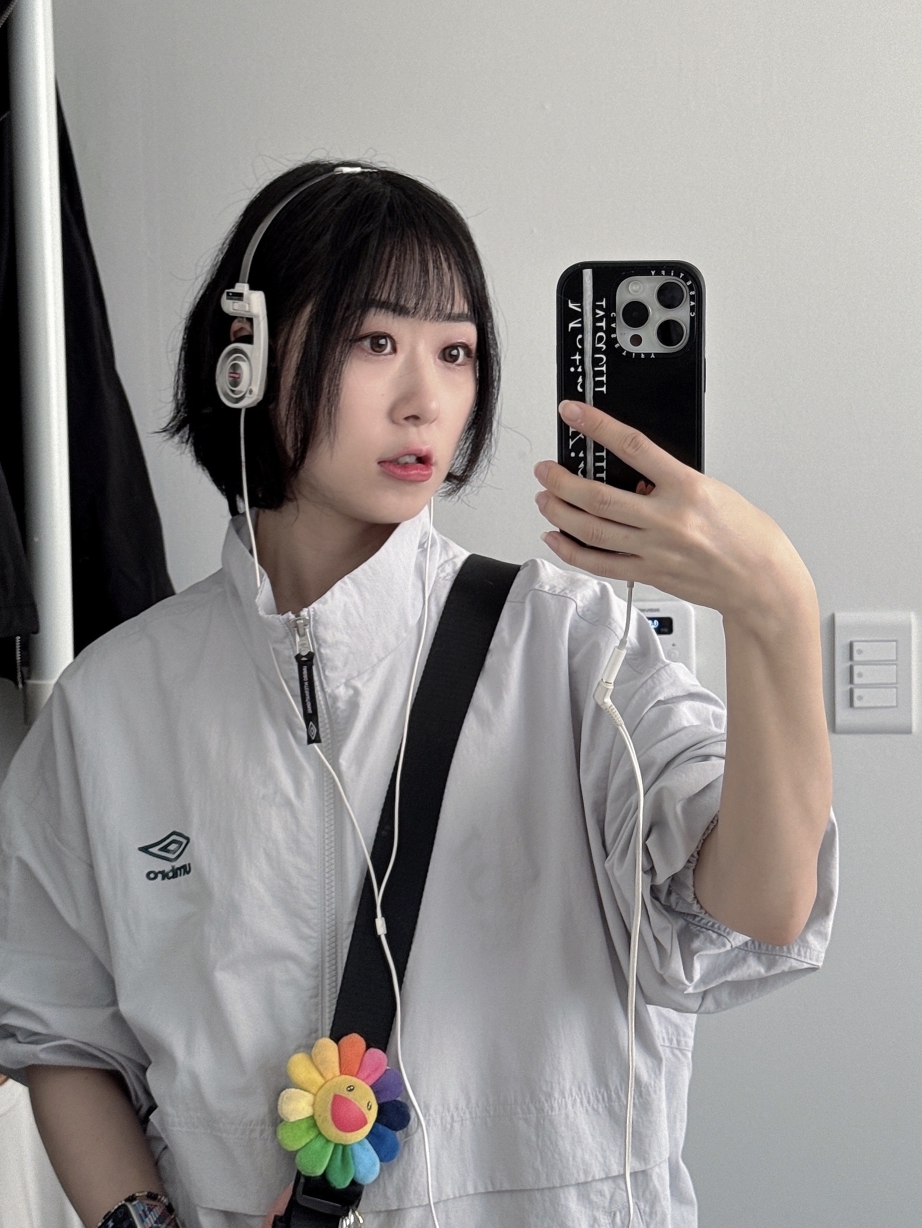 Supreme x Koss Portapro Headphones White - 23FW 착용 스타일 - 3