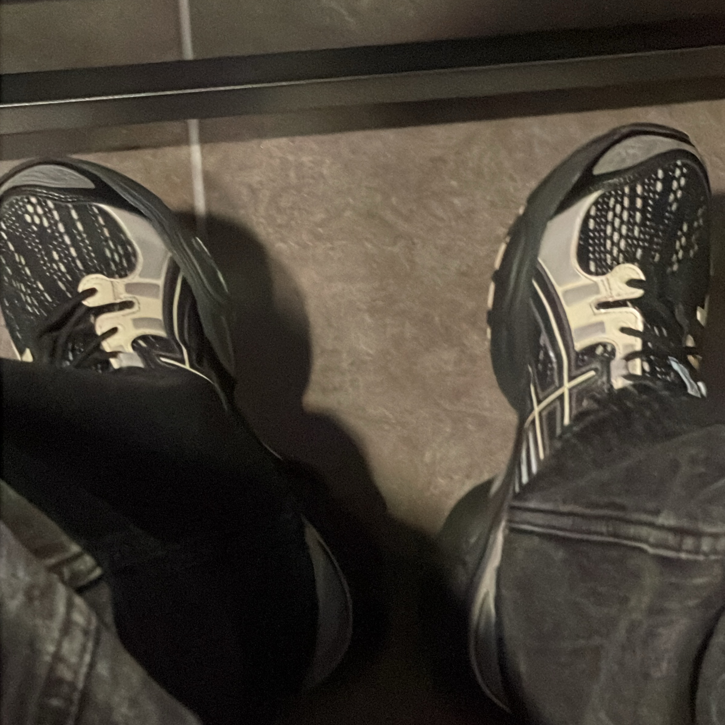 Asics UB5-S Gel-Nimbus 9 Black Gunmetal 착용 스타일